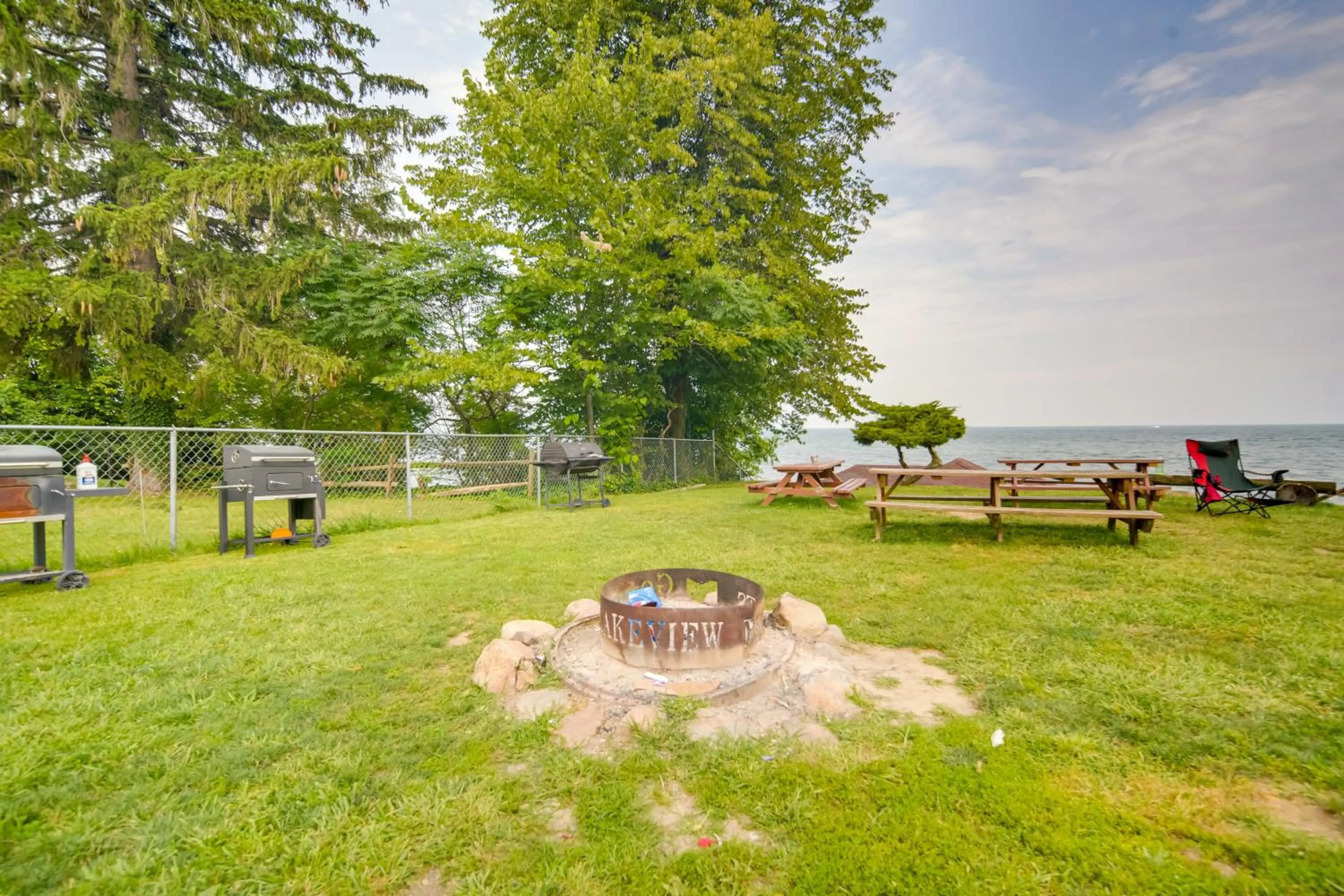 Pet-Friendly Lake Erie Cottage - Walk to the Water