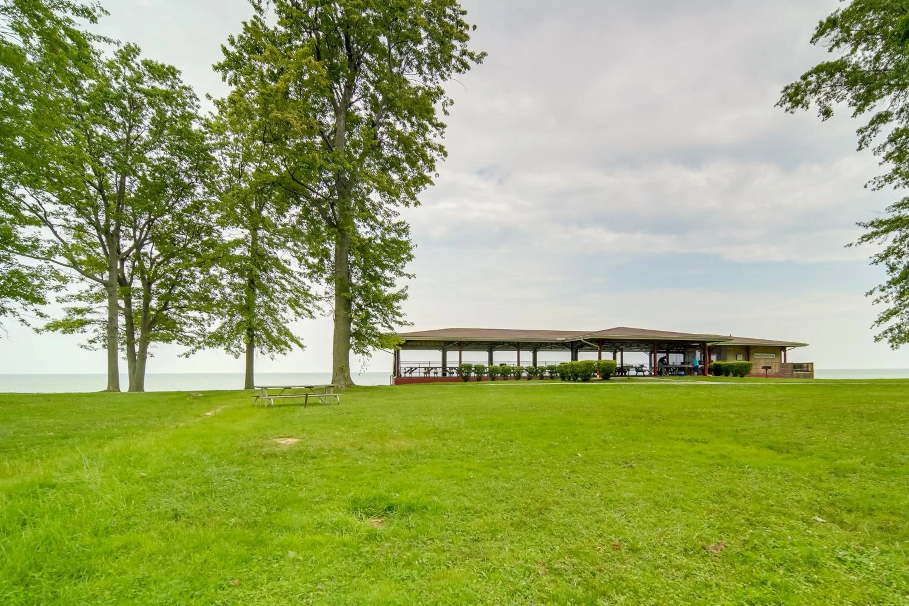 Pet-Friendly Lake Erie Cottage - Walk to the Water