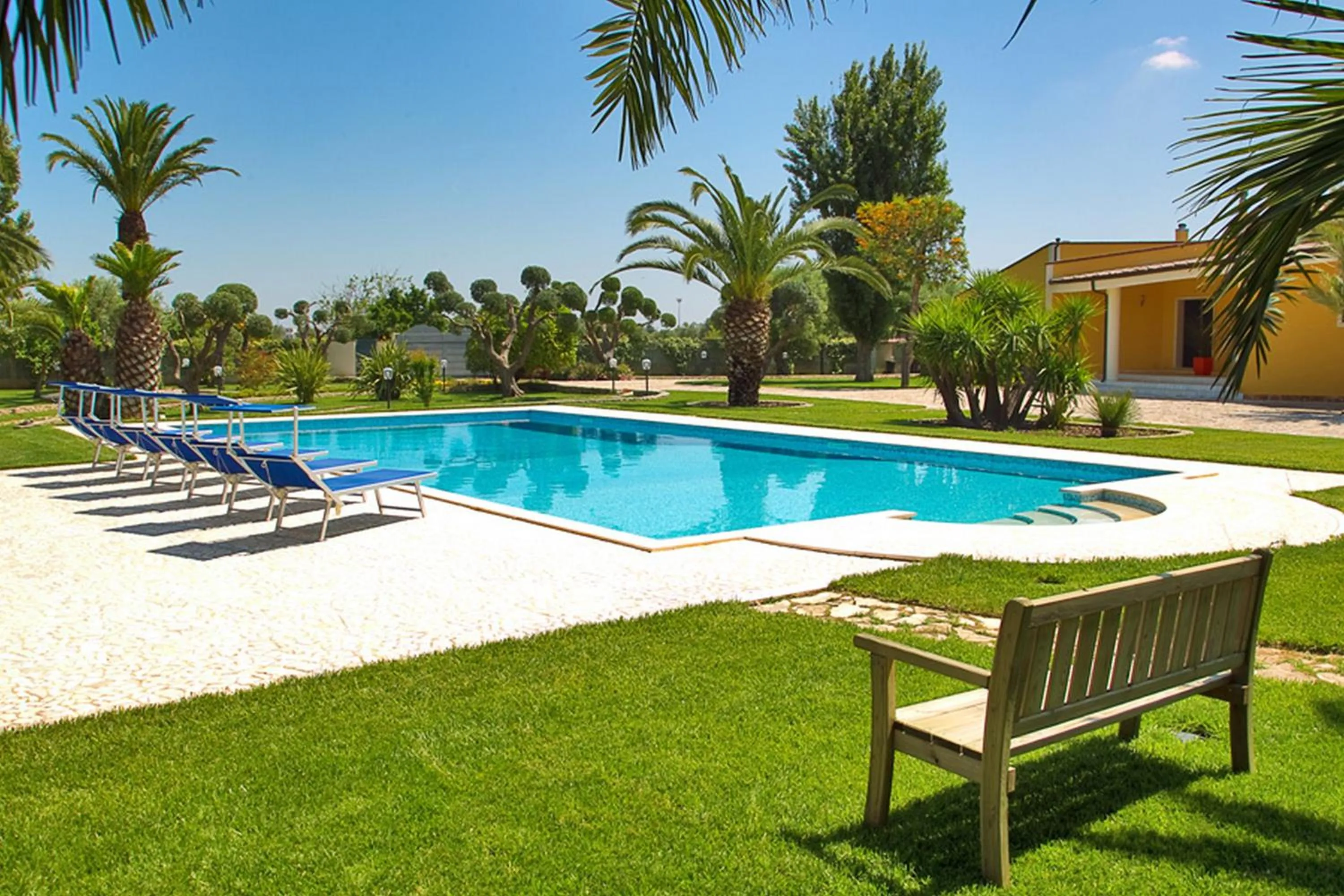 Swimming pool in B&B QuattroStelle