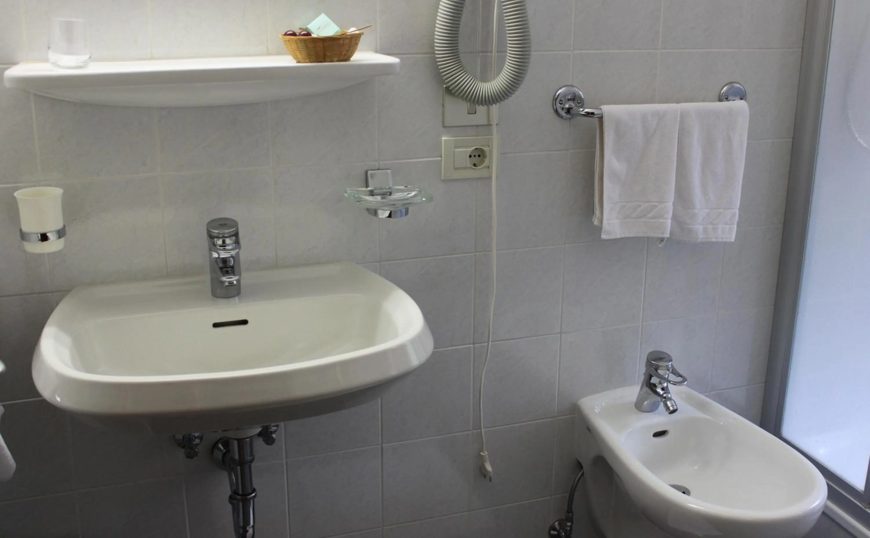 Bathroom in Albergo Alisander