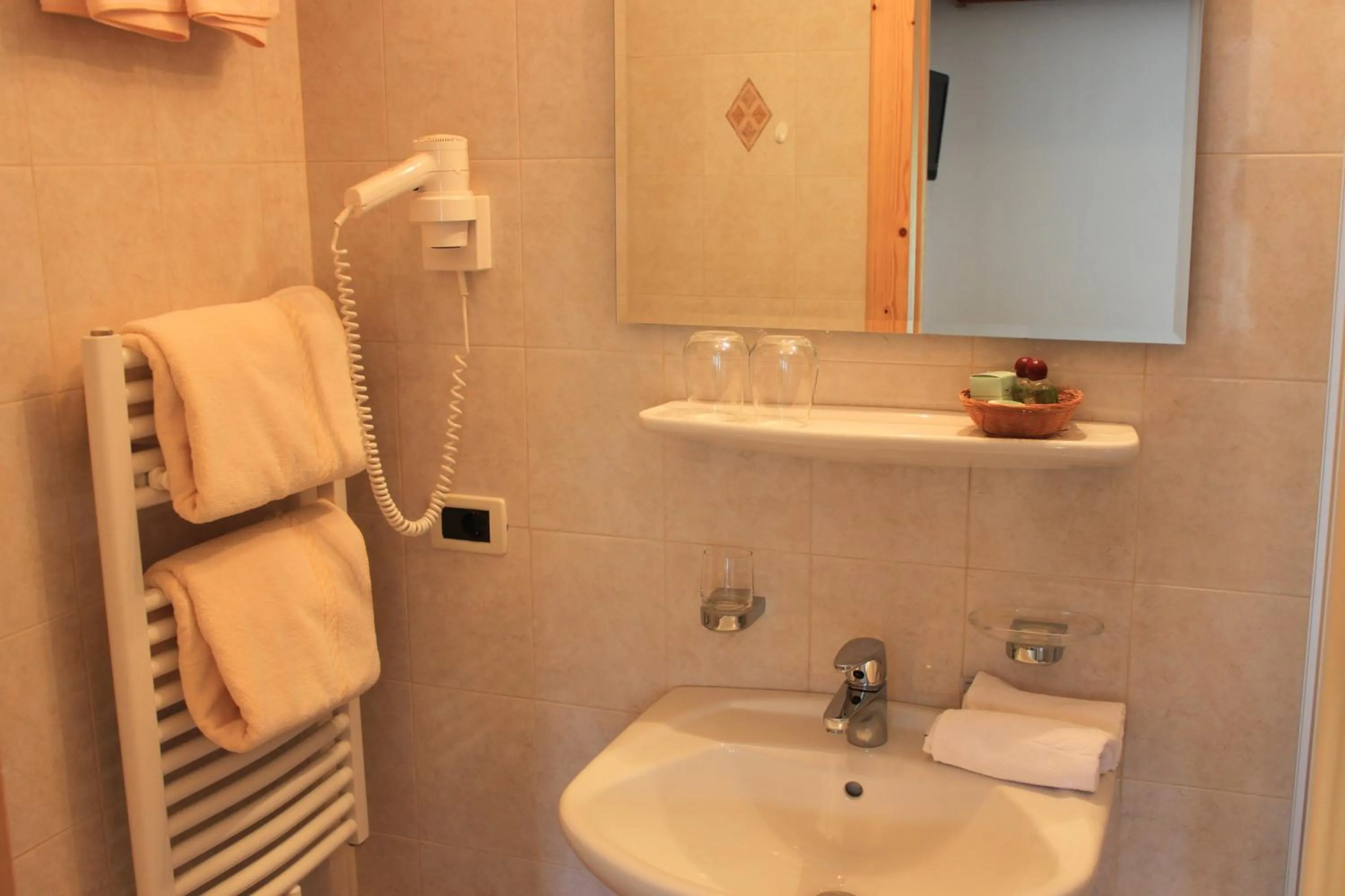 Bathroom in Albergo Alisander