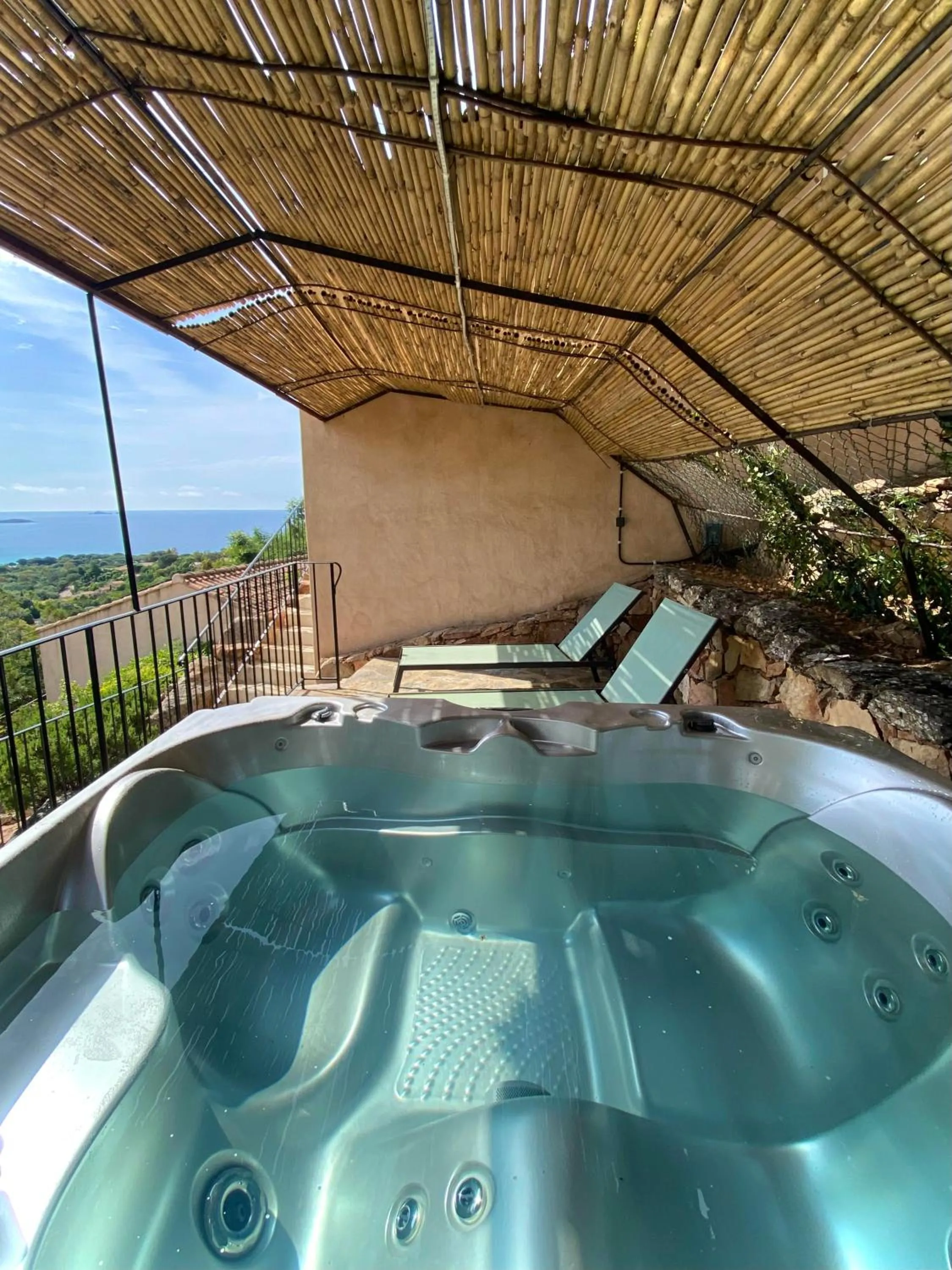 Hot Tub in Résidence Belvedere de Palombaggia