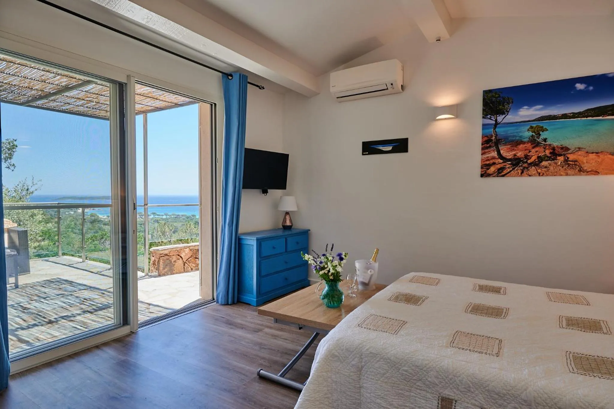 Bed in Résidence Belvedere de Palombaggia