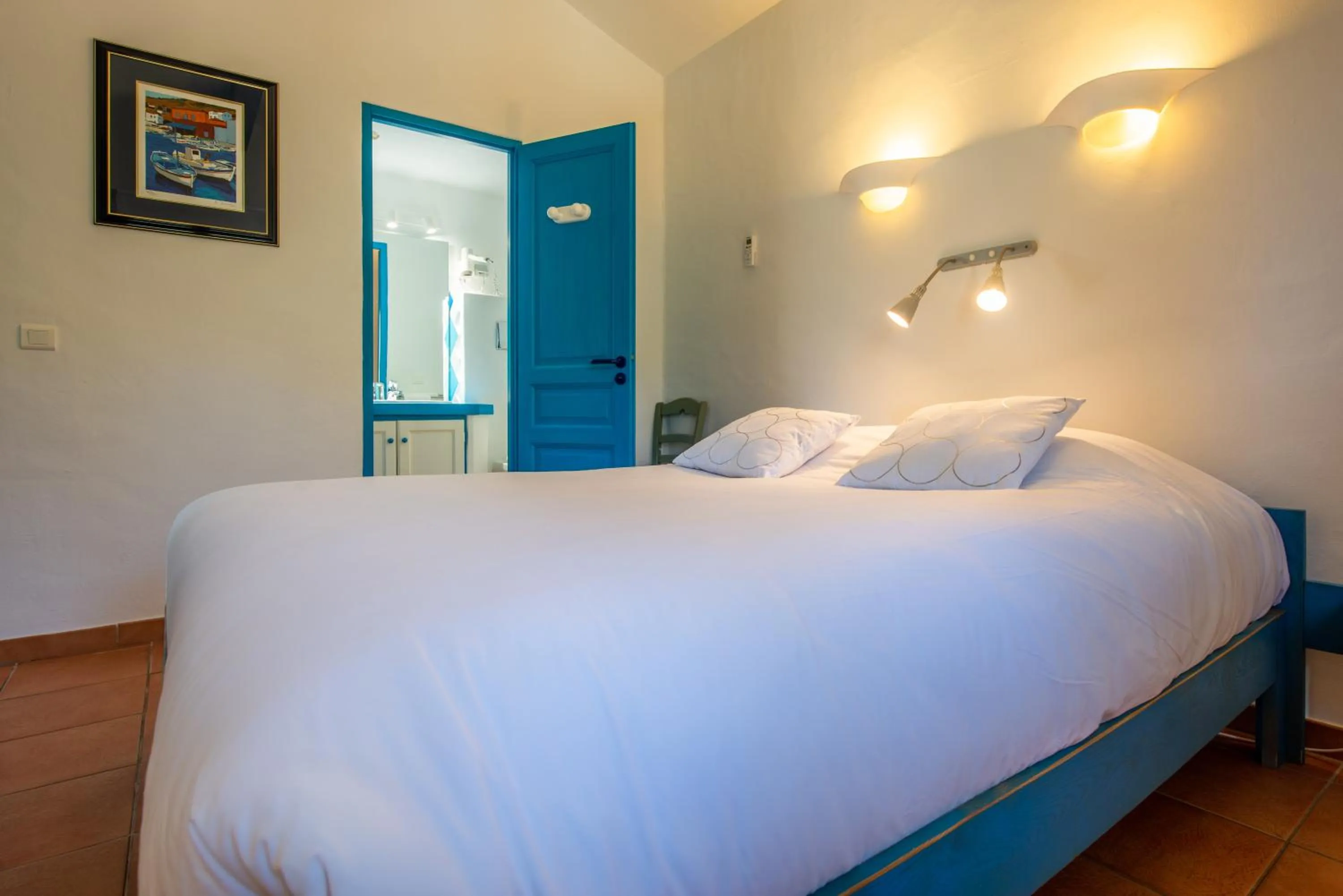 Shower, Bed in Résidence Belvedere de Palombaggia