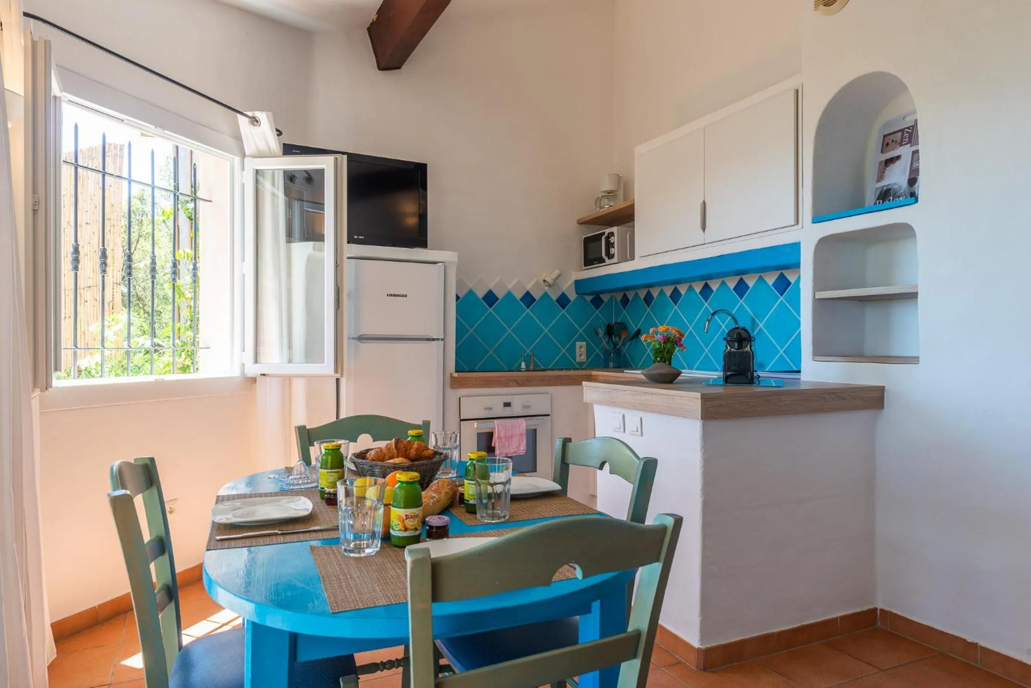 Kitchen or kitchenette in Résidence Belvedere de Palombaggia