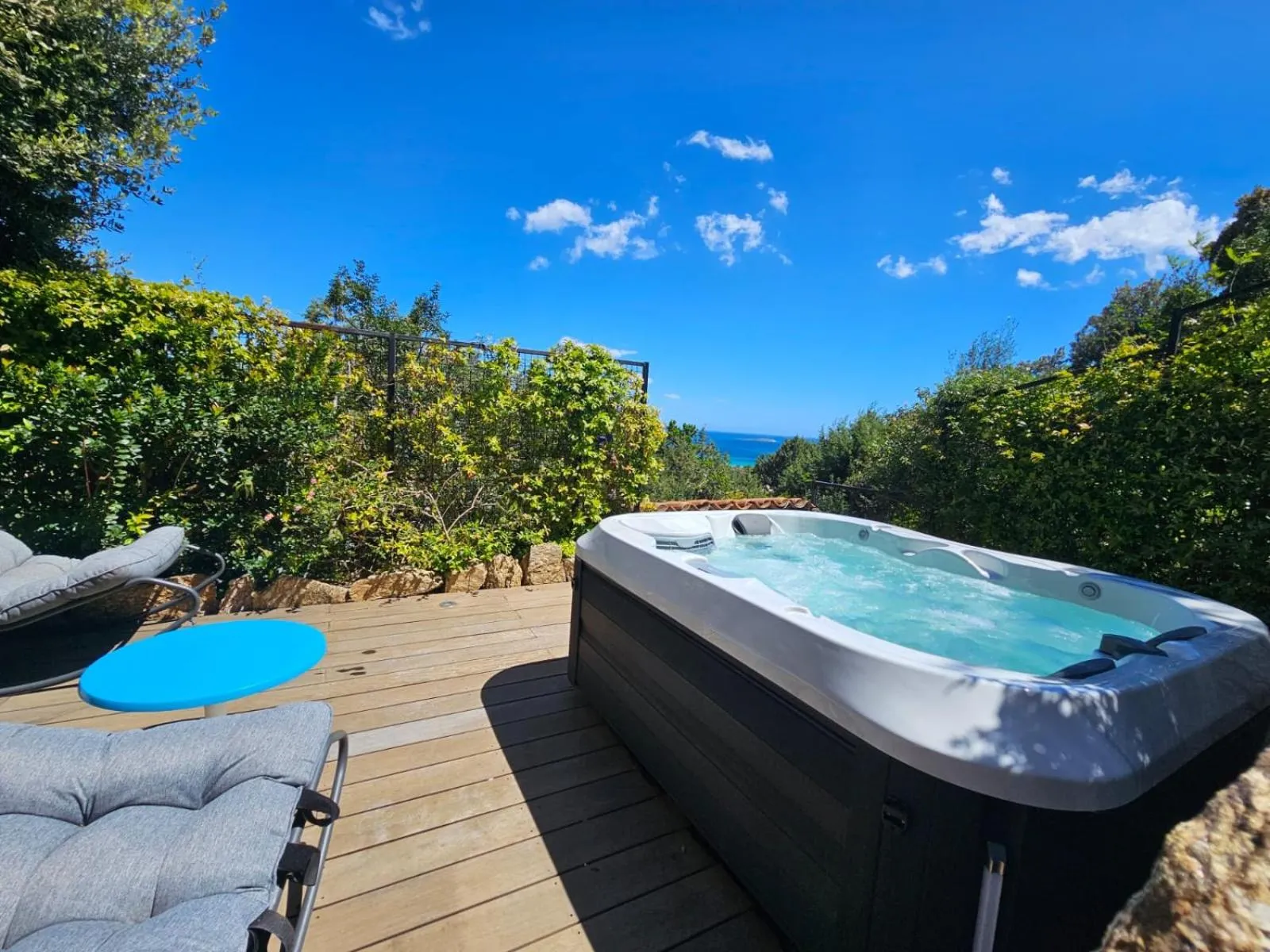 Hot Tub in Résidence Belvedere de Palombaggia