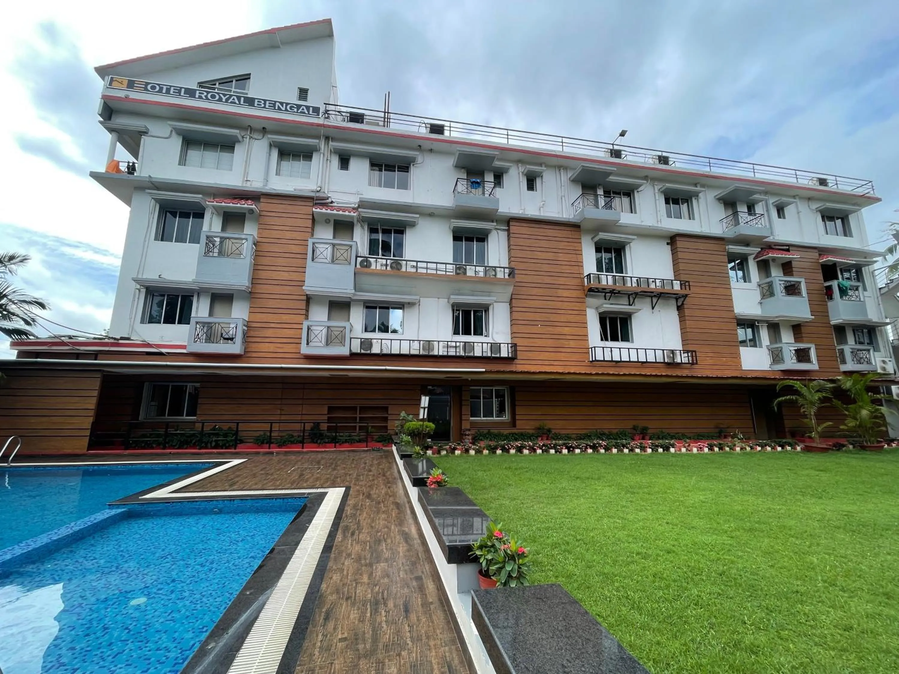 Facade/entrance in Hotel Royal Bengal