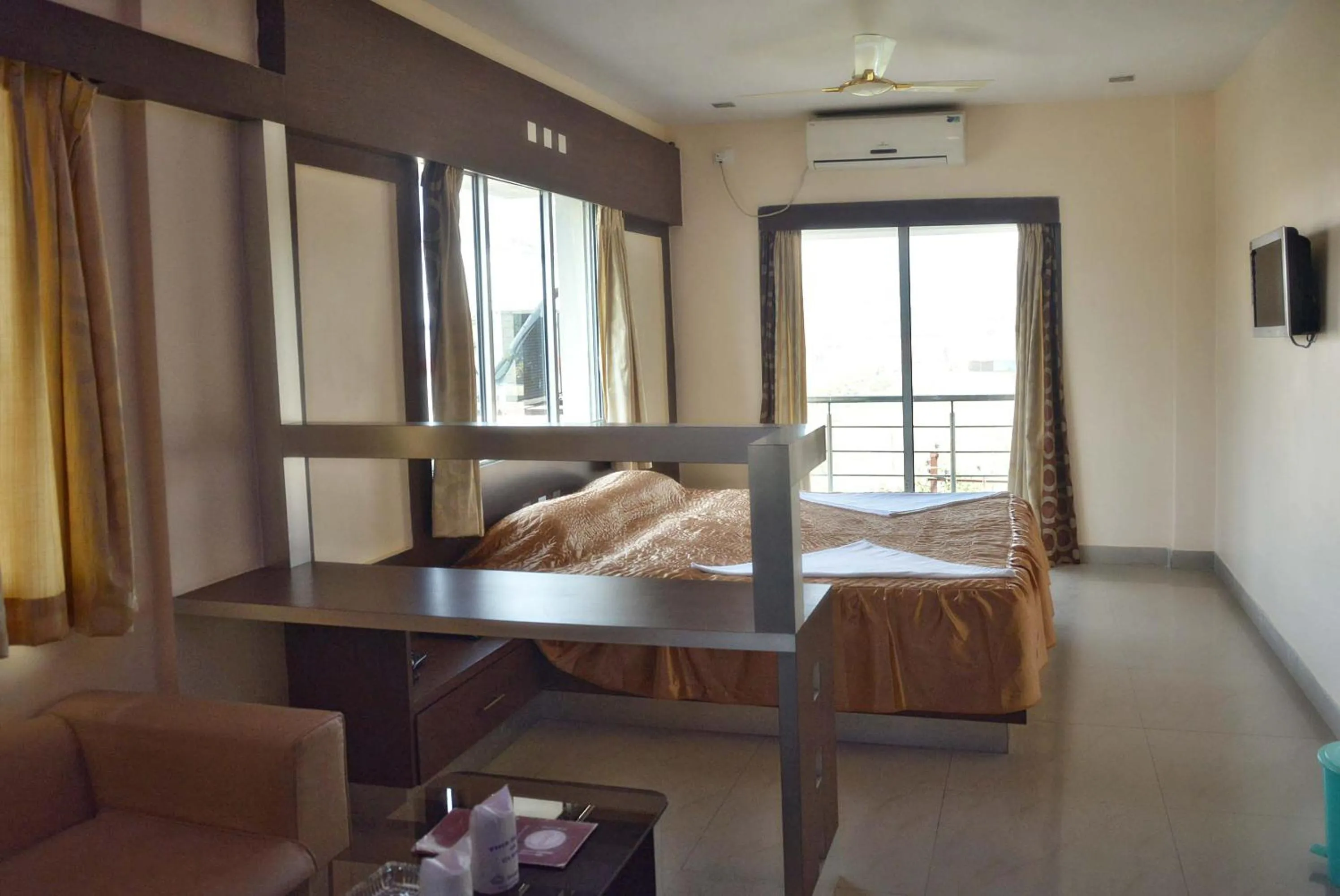 Communal lounge/ TV room in Hotel Royal Bengal