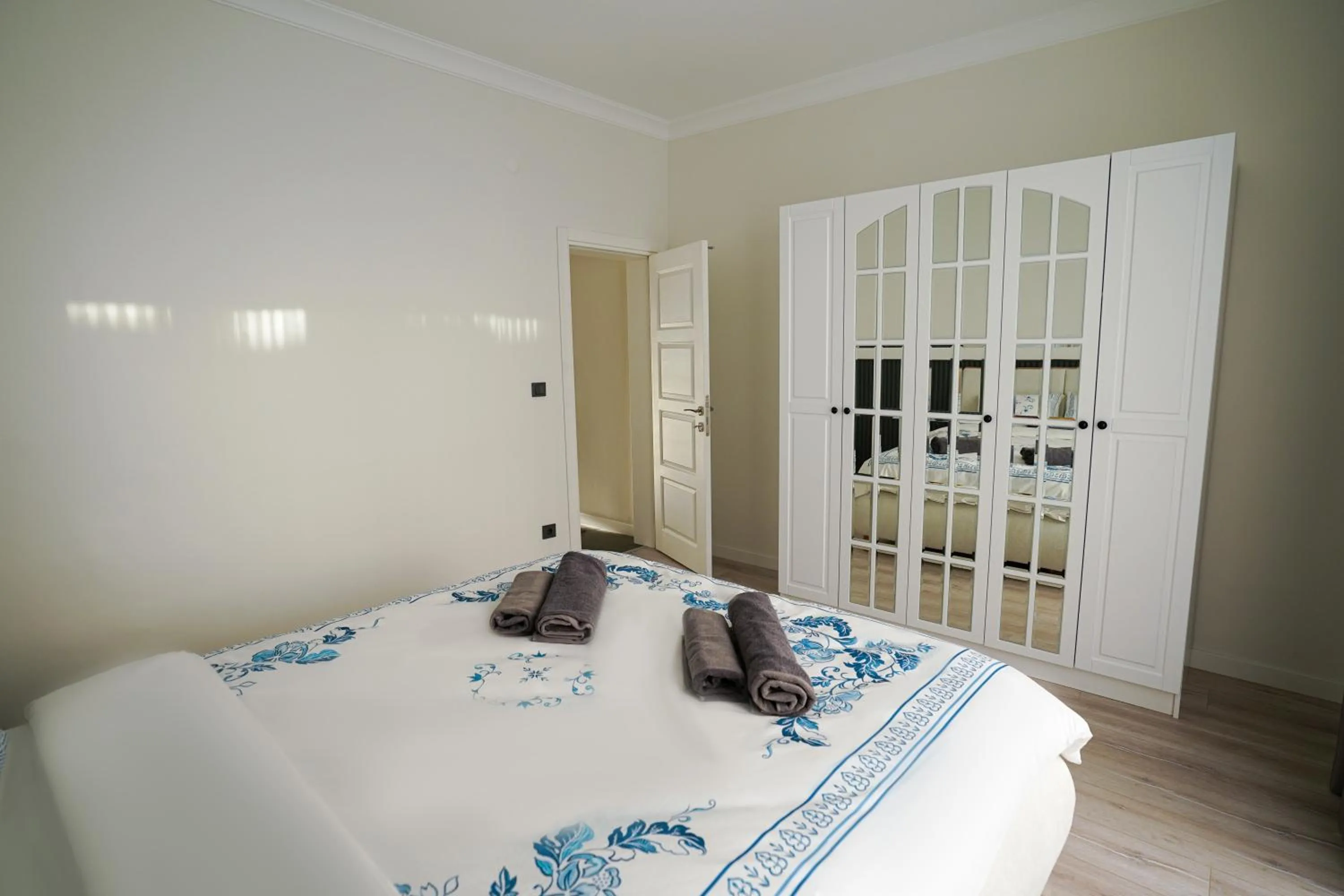 Bedroom, Bed in Merkuri apartments