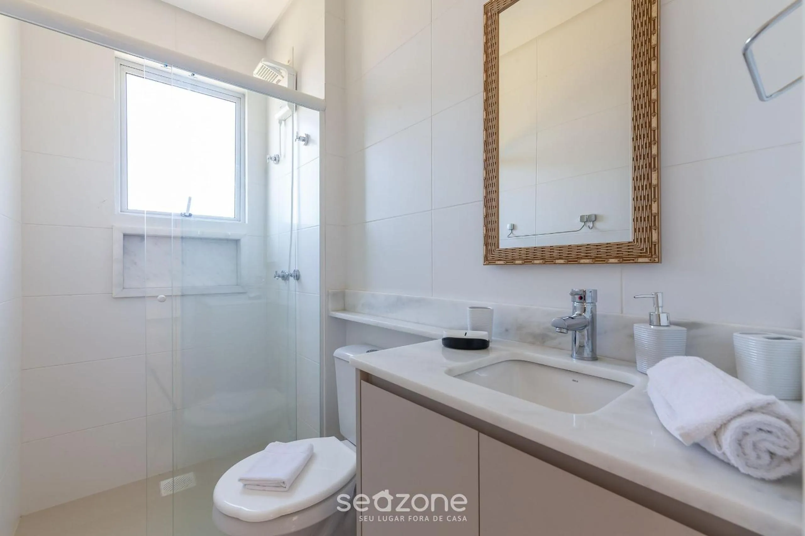 Toilet in Lindo apto com churrrasqueira em Floripa IBE104