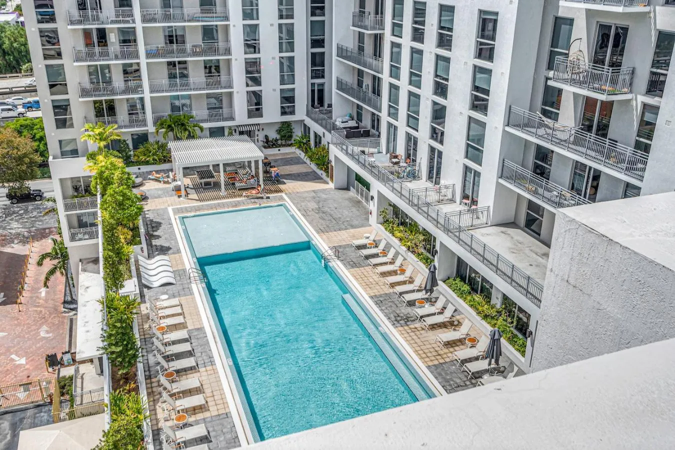 Beautiful Property with King Bed & Free Parking