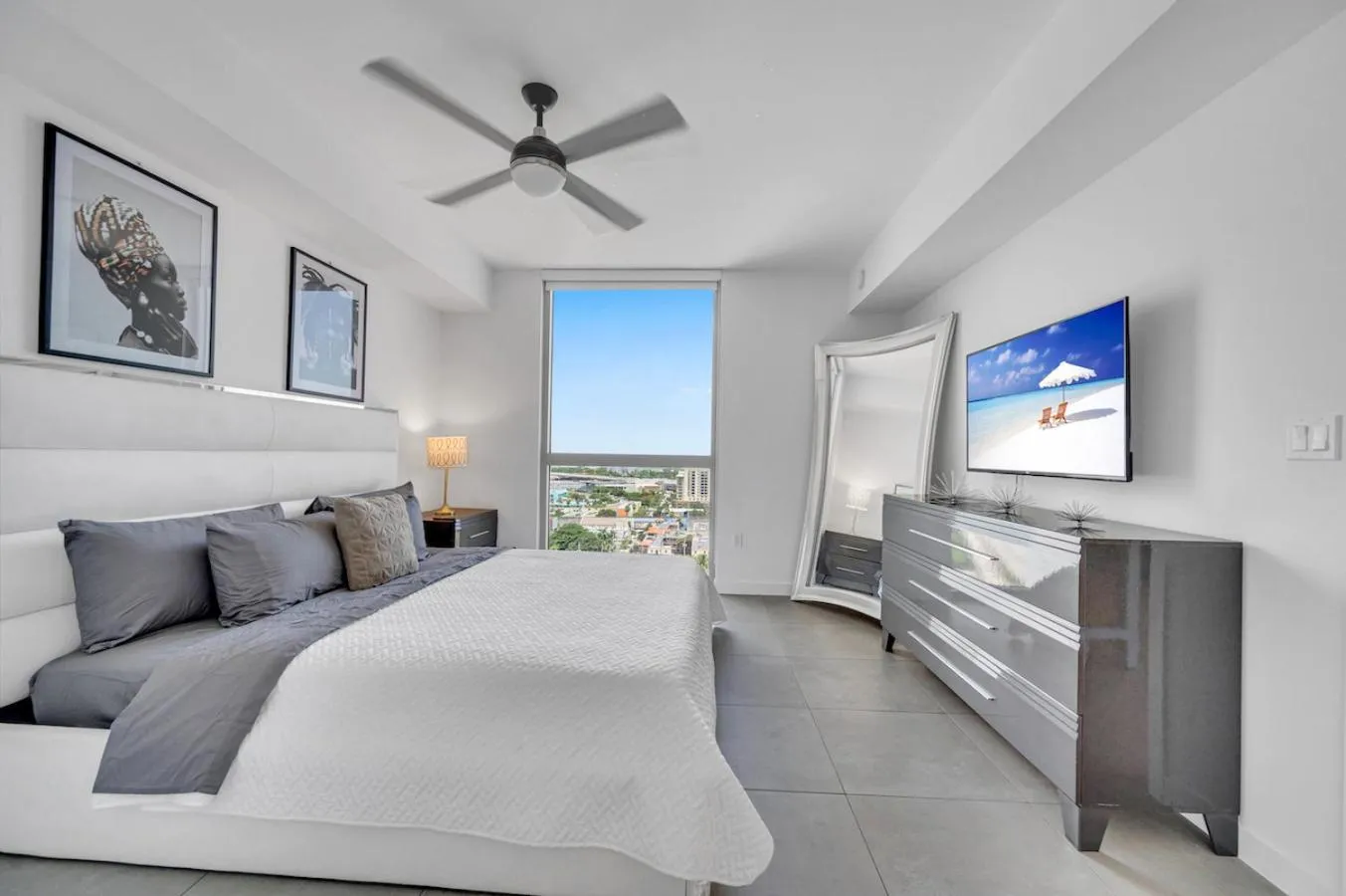 Beautiful Property with King Bed & Free Parking