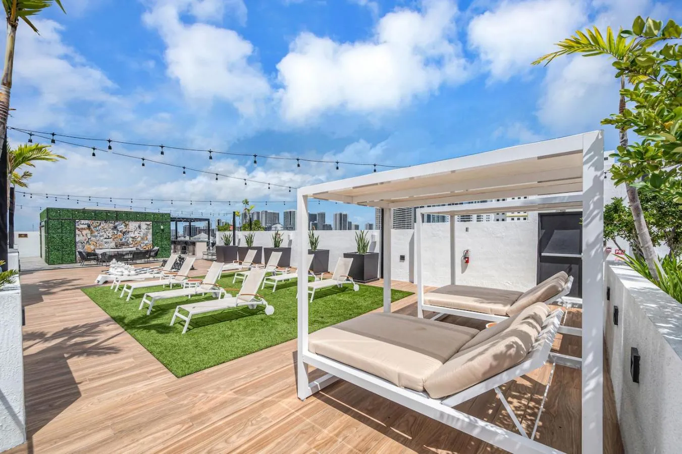 Beautiful Property with King Bed & Free Parking