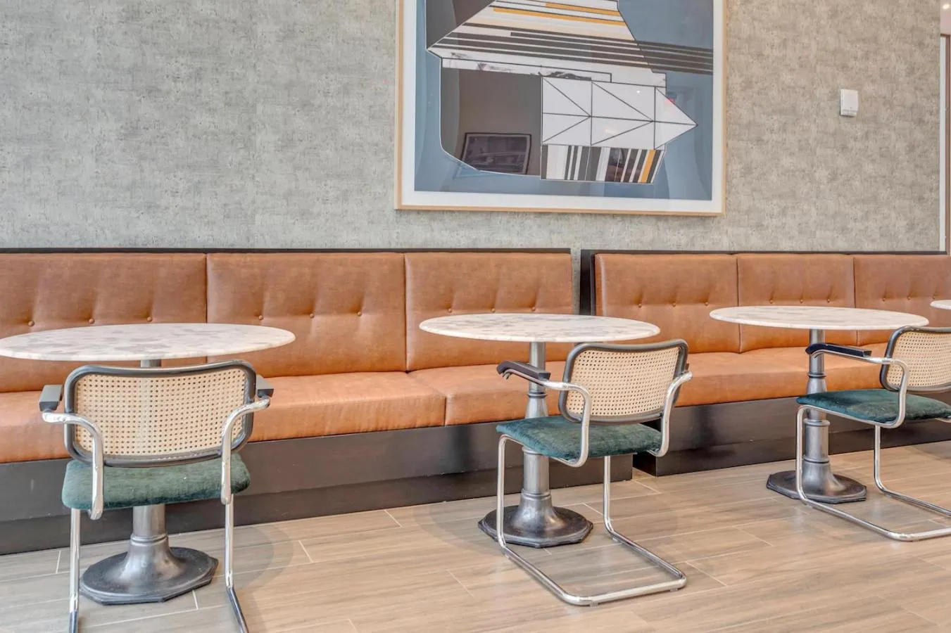 Beautiful Property with King Bed & Free Parking