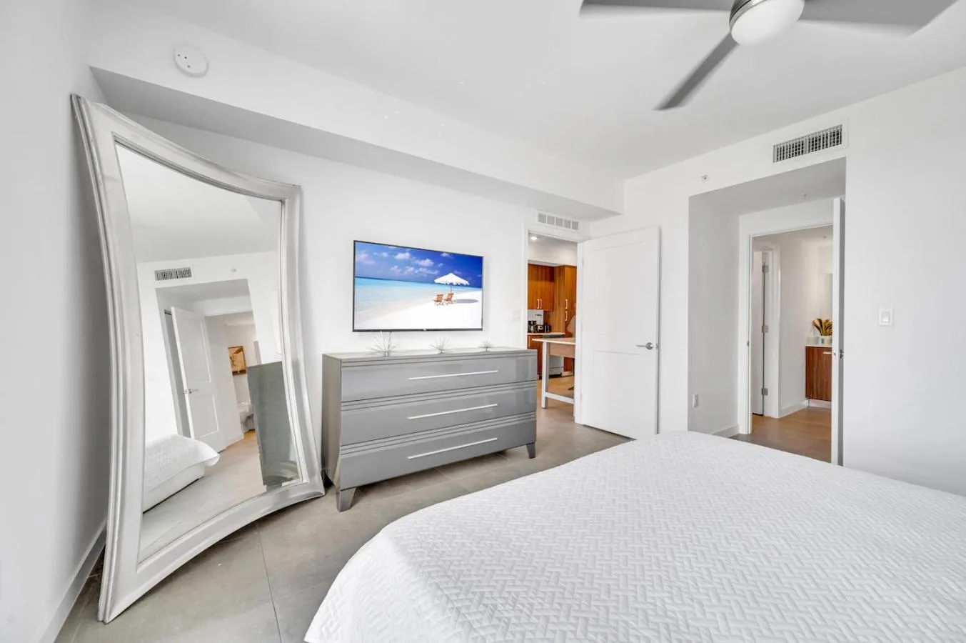 Beautiful Property with King Bed & Free Parking