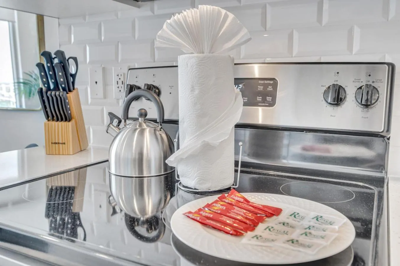 Beautiful Unit with Amazing View & Free Parking