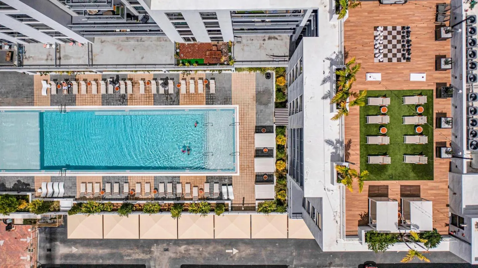 Beautiful Unit with Amazing View & Free Parking