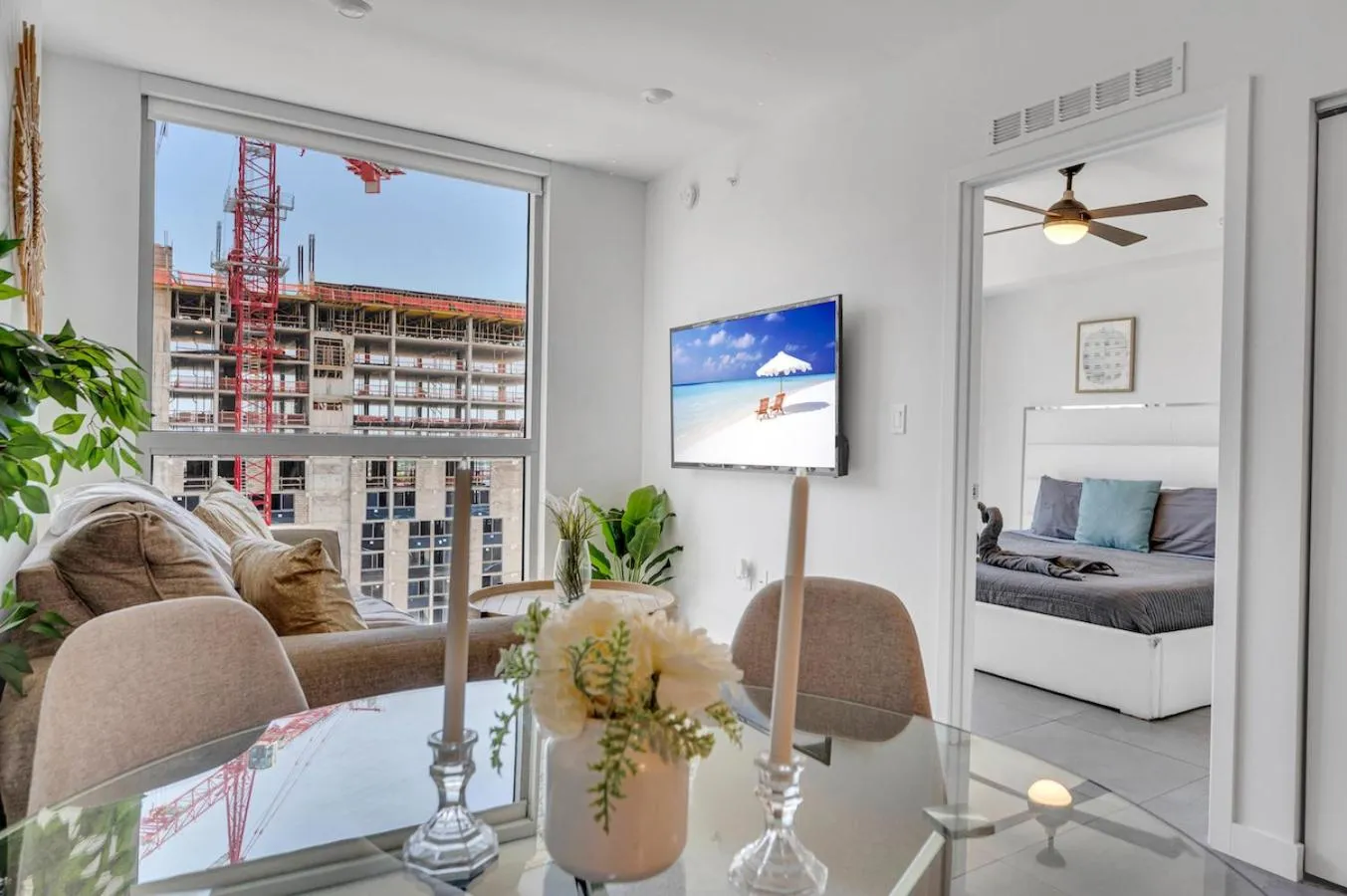 Beautiful Unit with Amazing View & Free Parking