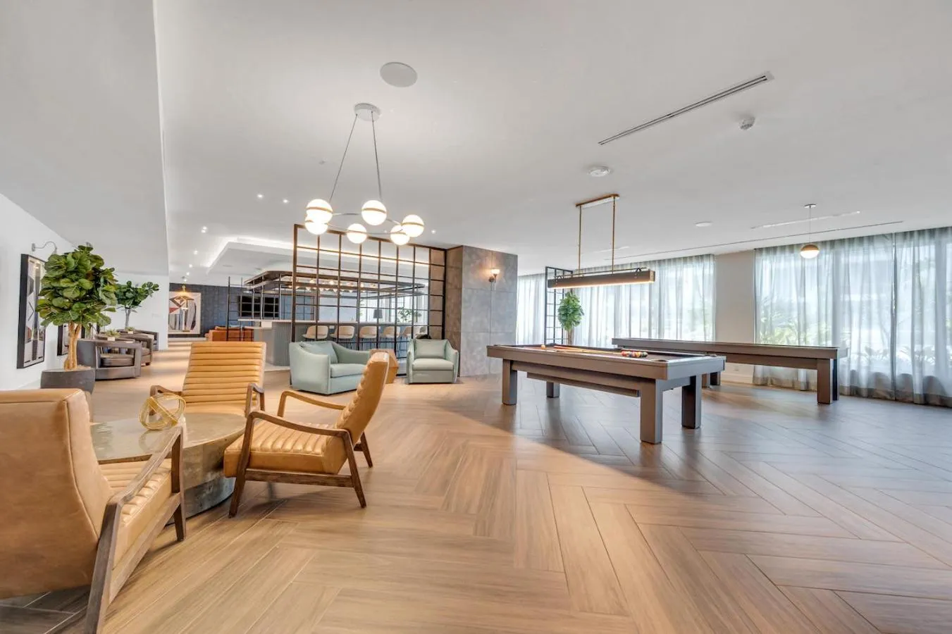 Beautiful Unit with Amazing View & Free Parking