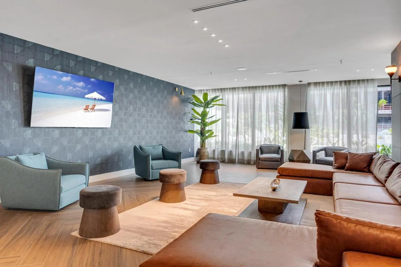 Communal lounge/ TV room in Beautiful Unit with Amazing View & Free Parking