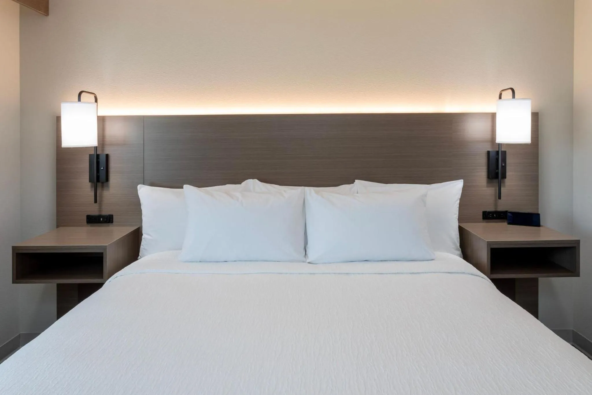 Bed in GrandStay Hotel & Suites Algona