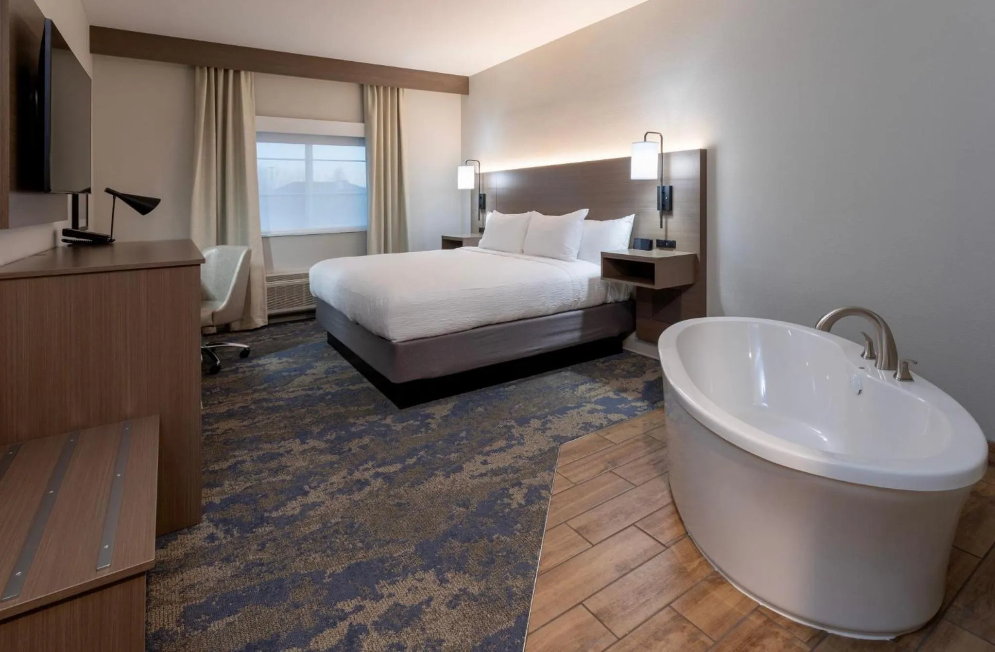 Bed in GrandStay Hotel & Suites Algona