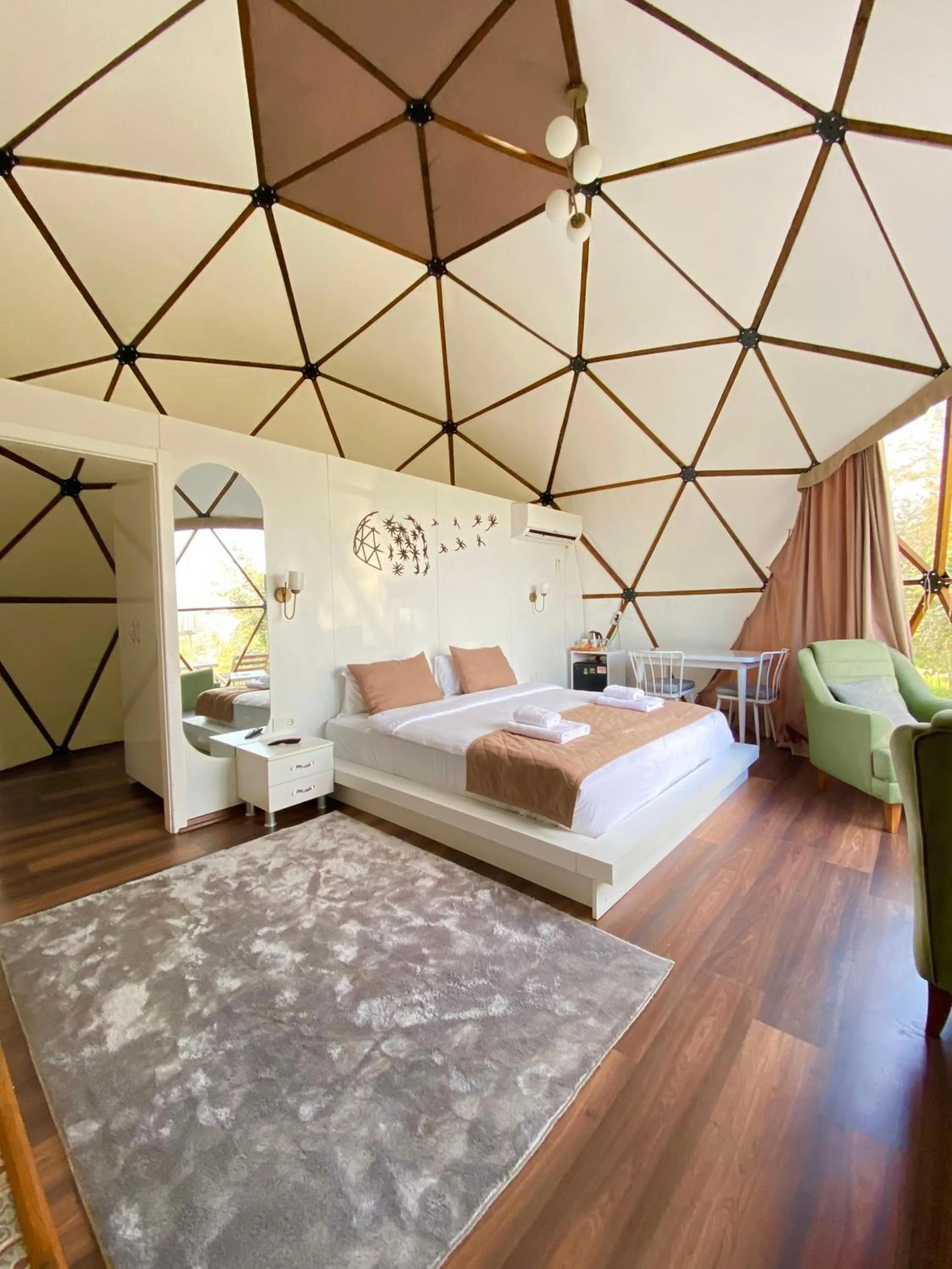 Phalesia Glamping Otel