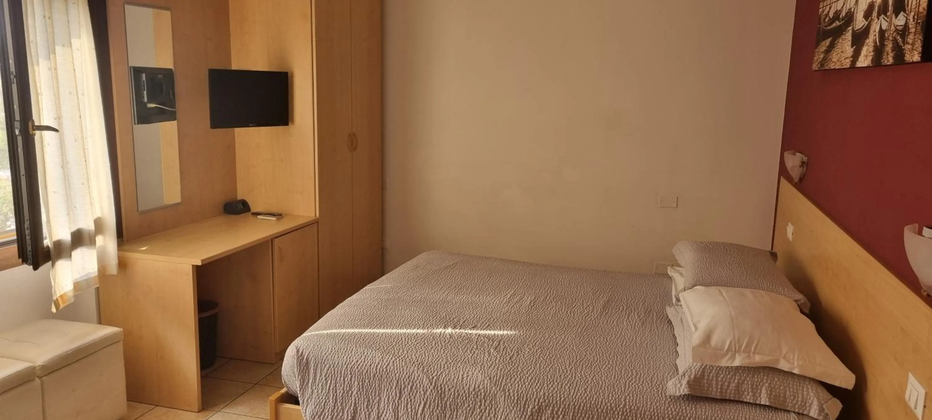 Photo of the whole room, Bed in Laguna B&B