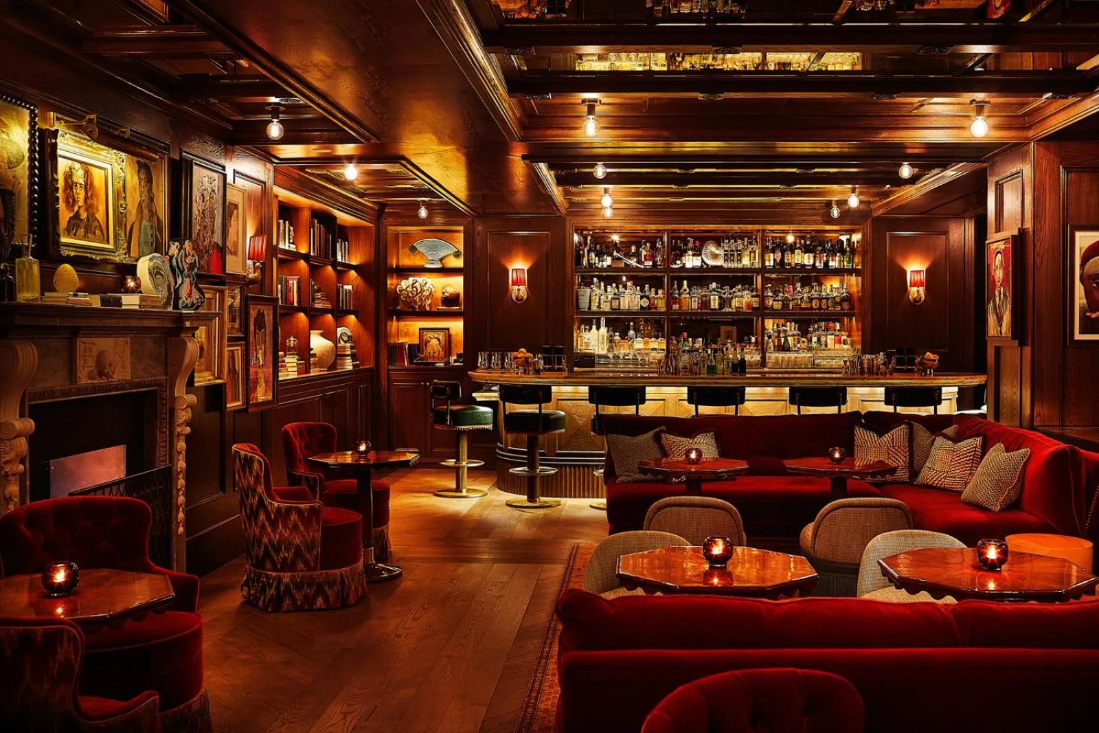 Lounge or bar in The Fifth Avenue Hotel