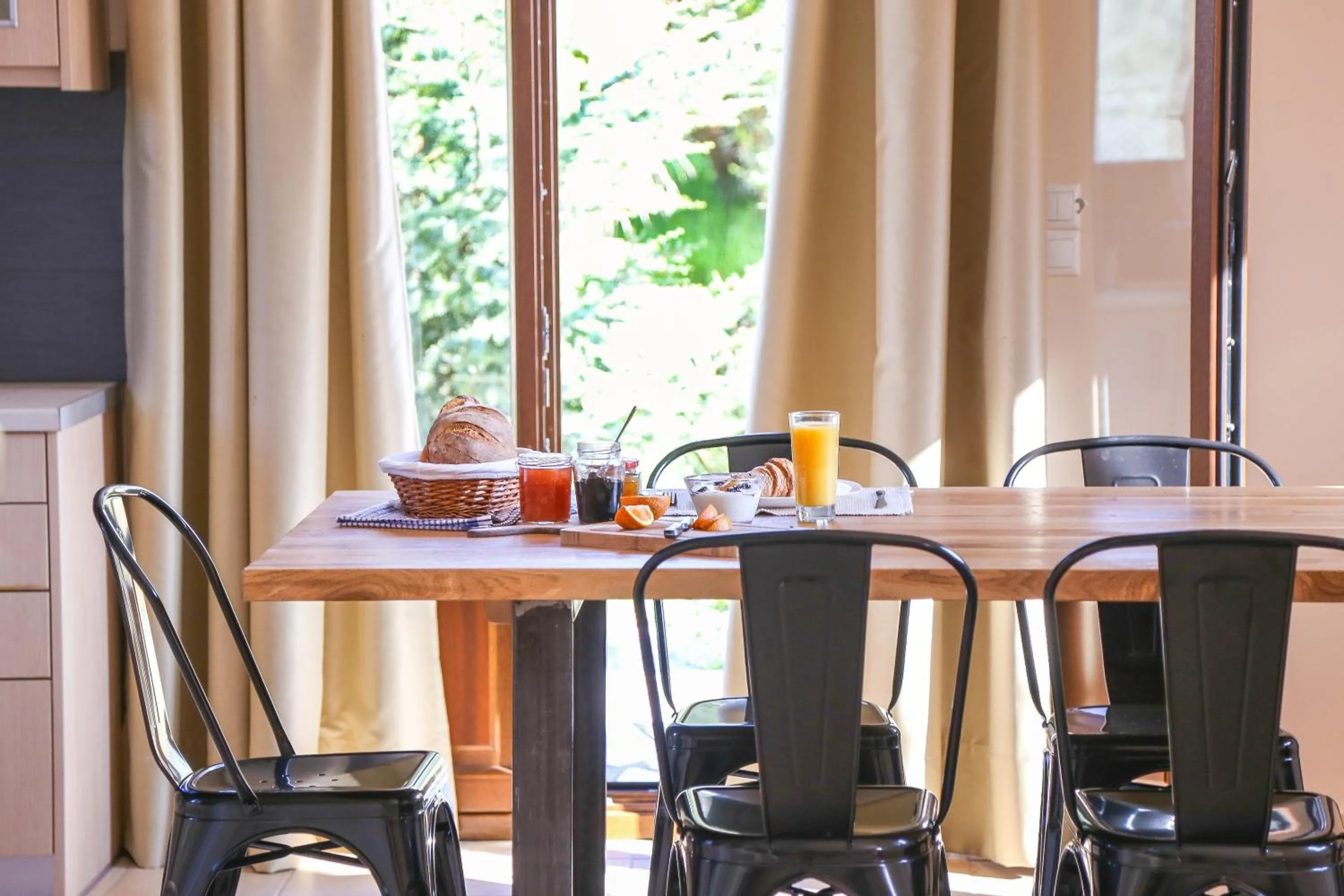 Dining area in Penelope Villas