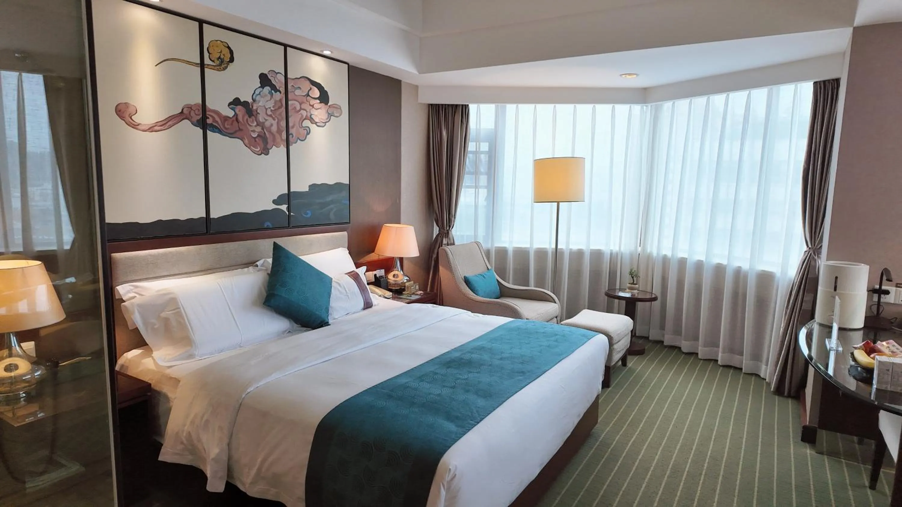 Bed in Kunming Haitian Hotel