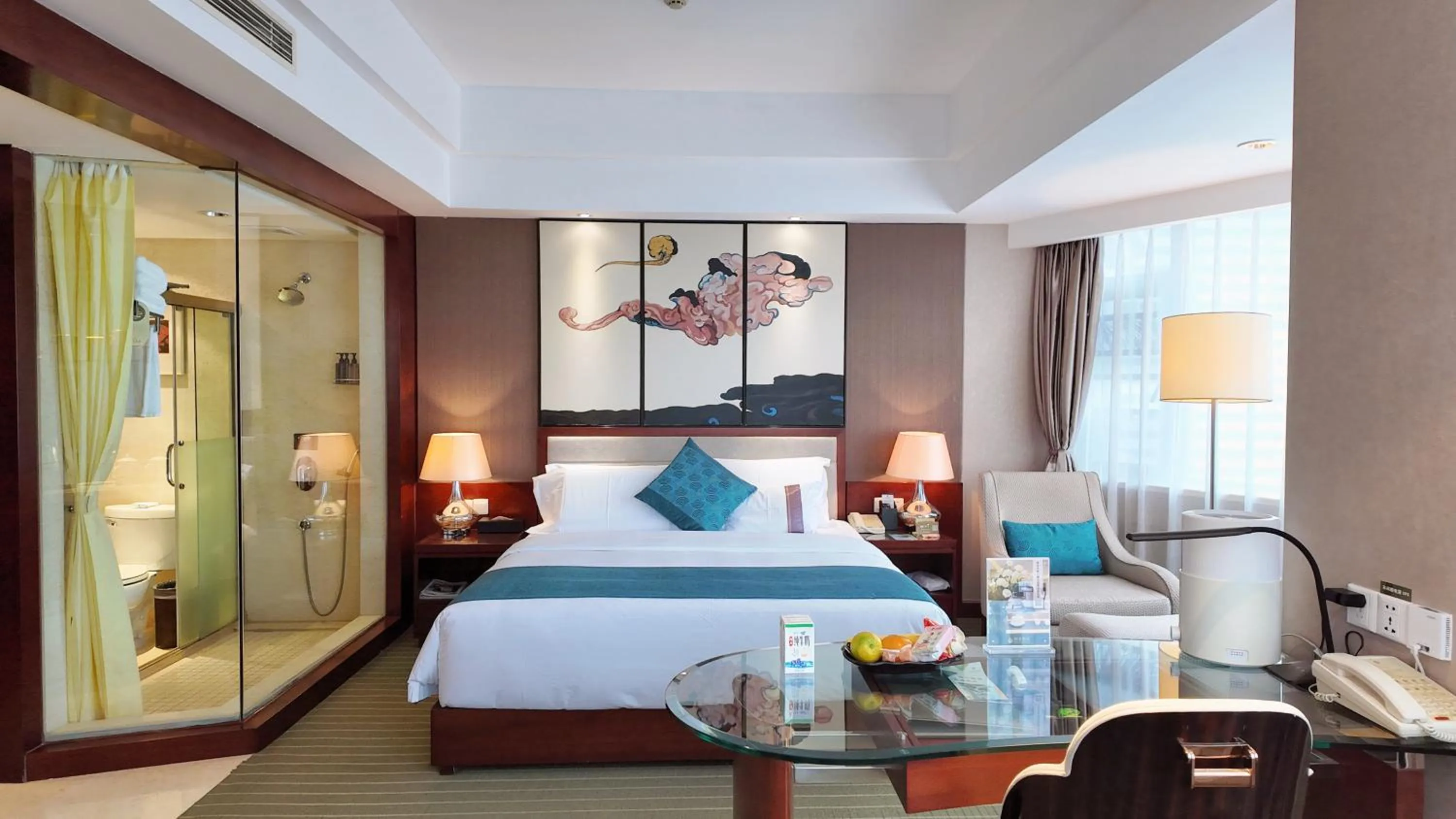 Bed in Kunming Haitian Hotel