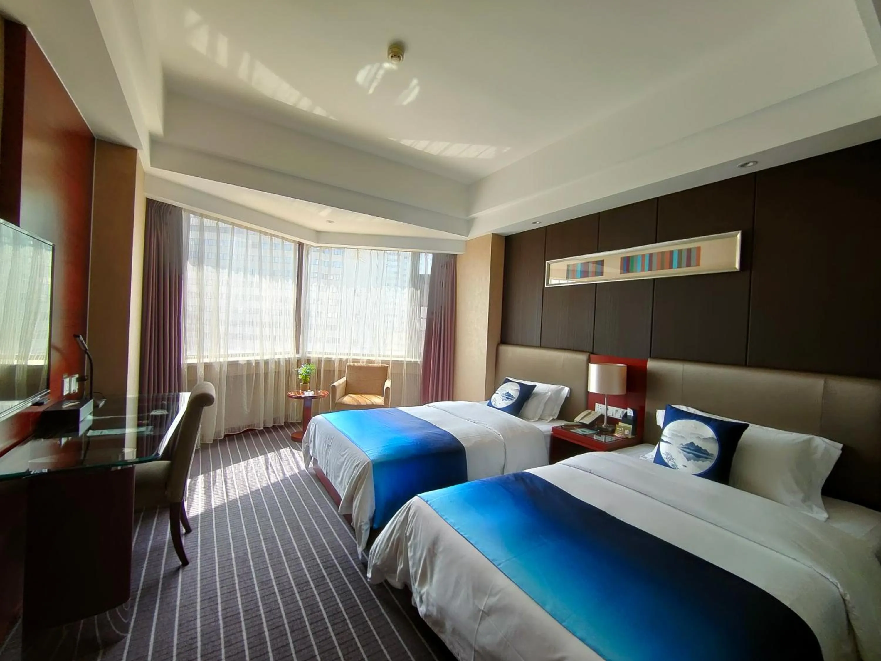 Bed in Kunming Haitian Hotel