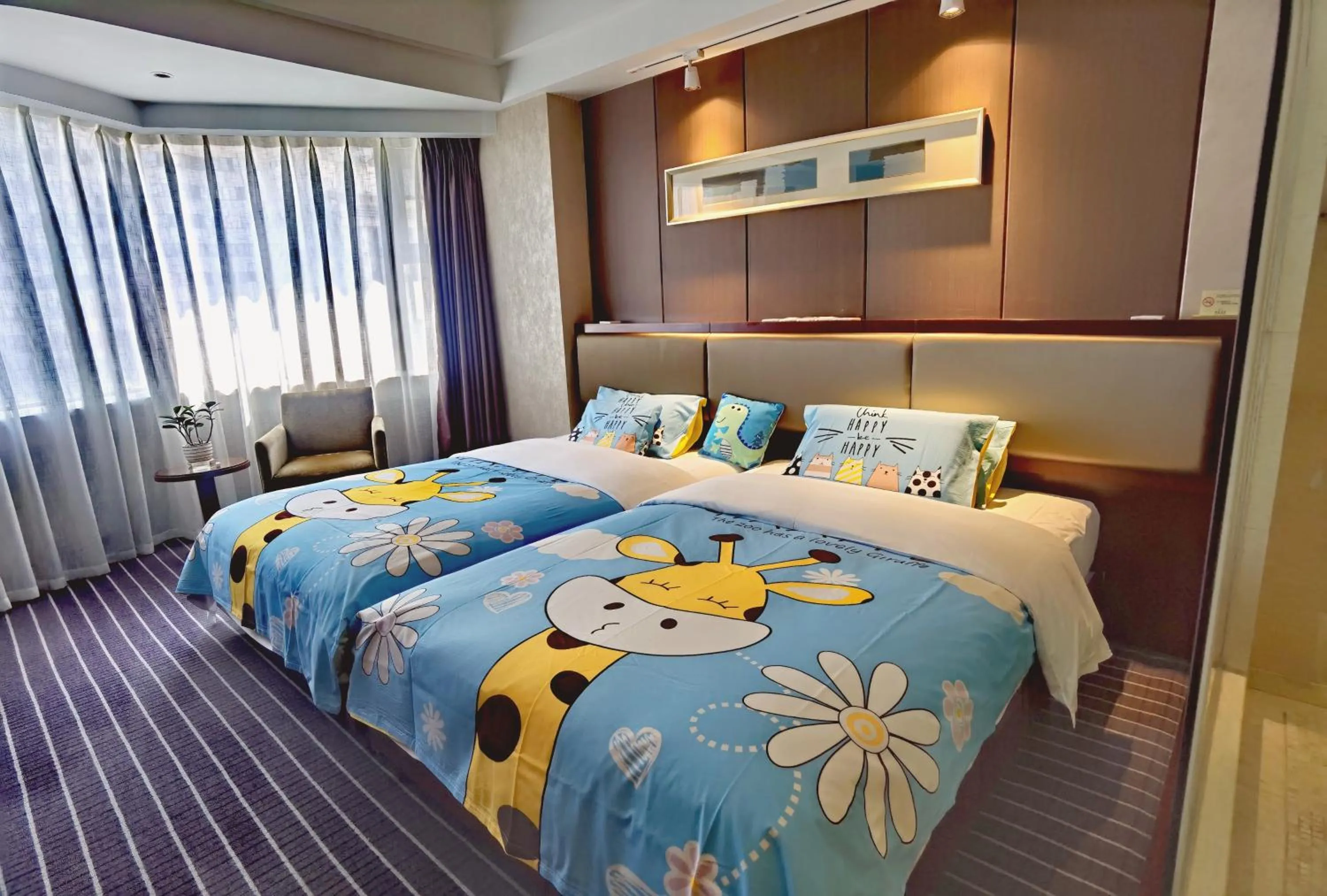 Bed in Kunming Haitian Hotel