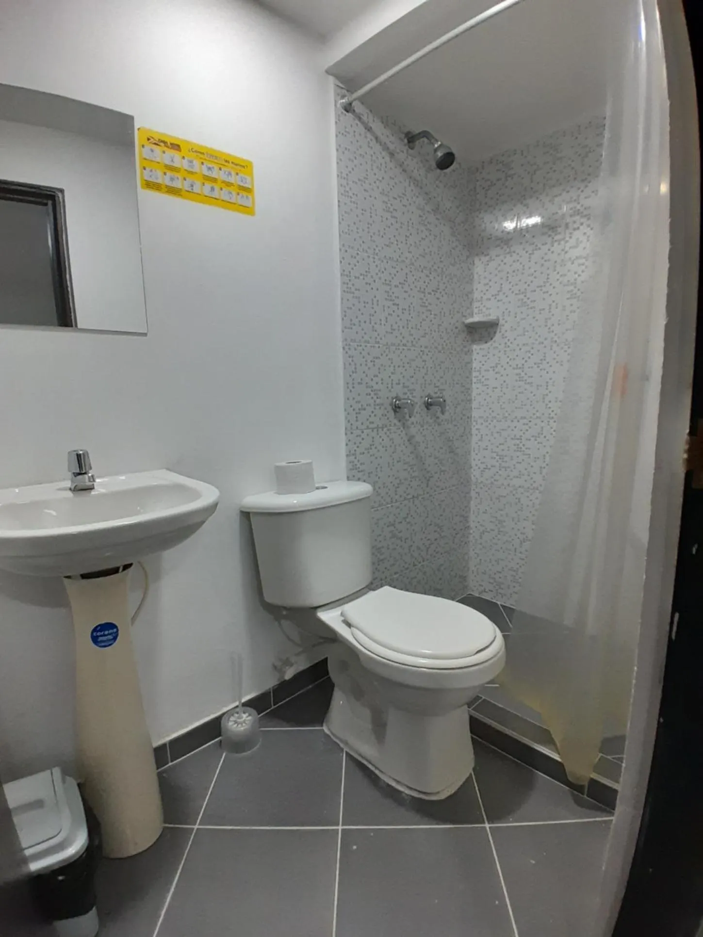 Shower in Hotel Palermo Real