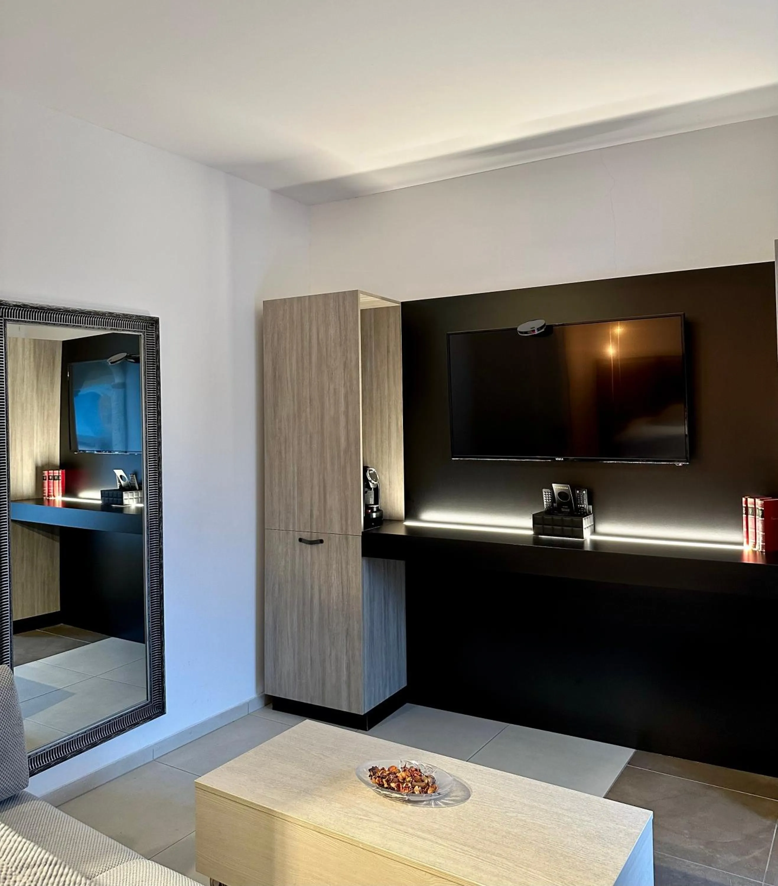 TV and multimedia in VENEZIANA Boutique Hotel Superior