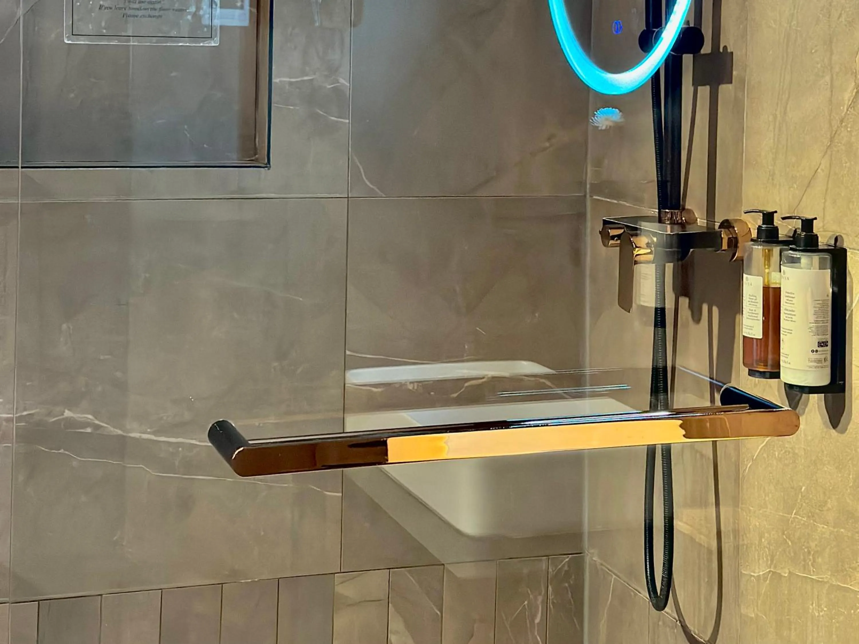 Shower in VENEZIANA Boutique Hotel Superior