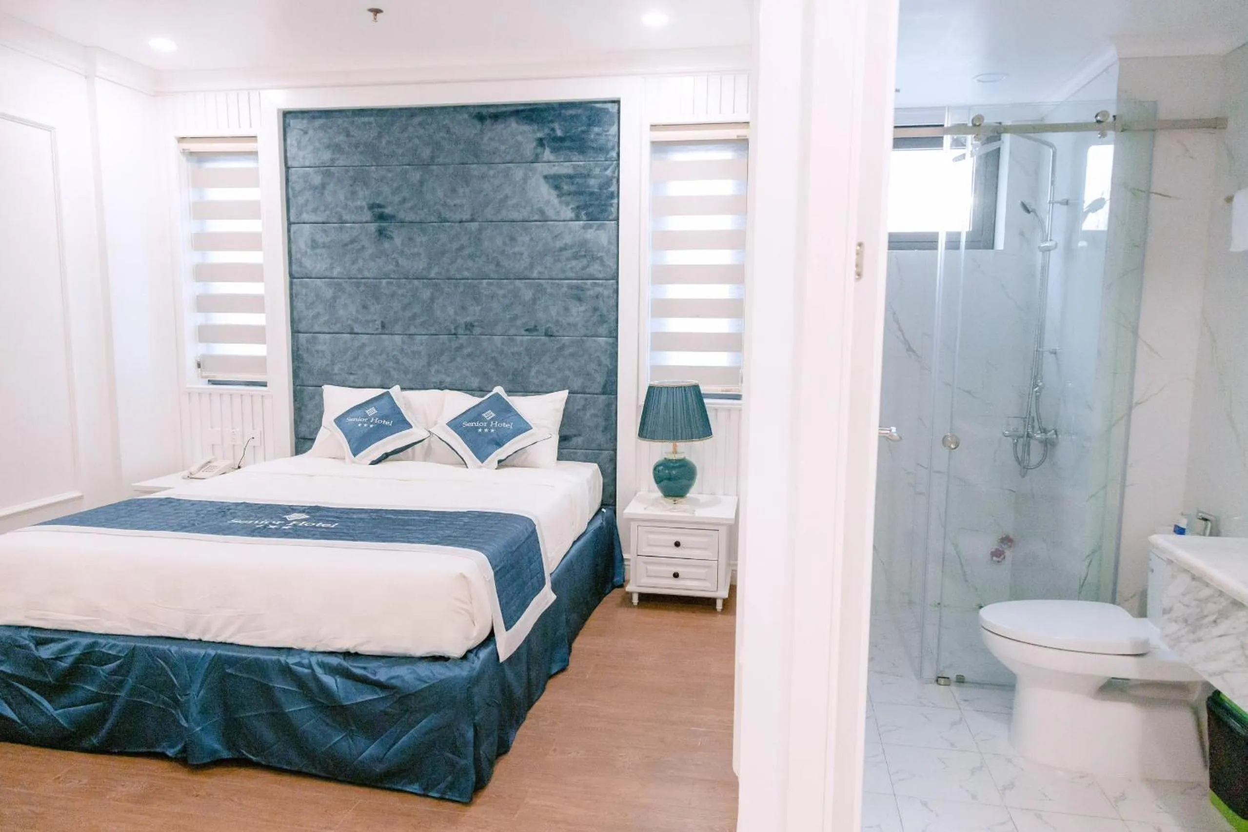 Shower, Bed in Senior Hotel 2