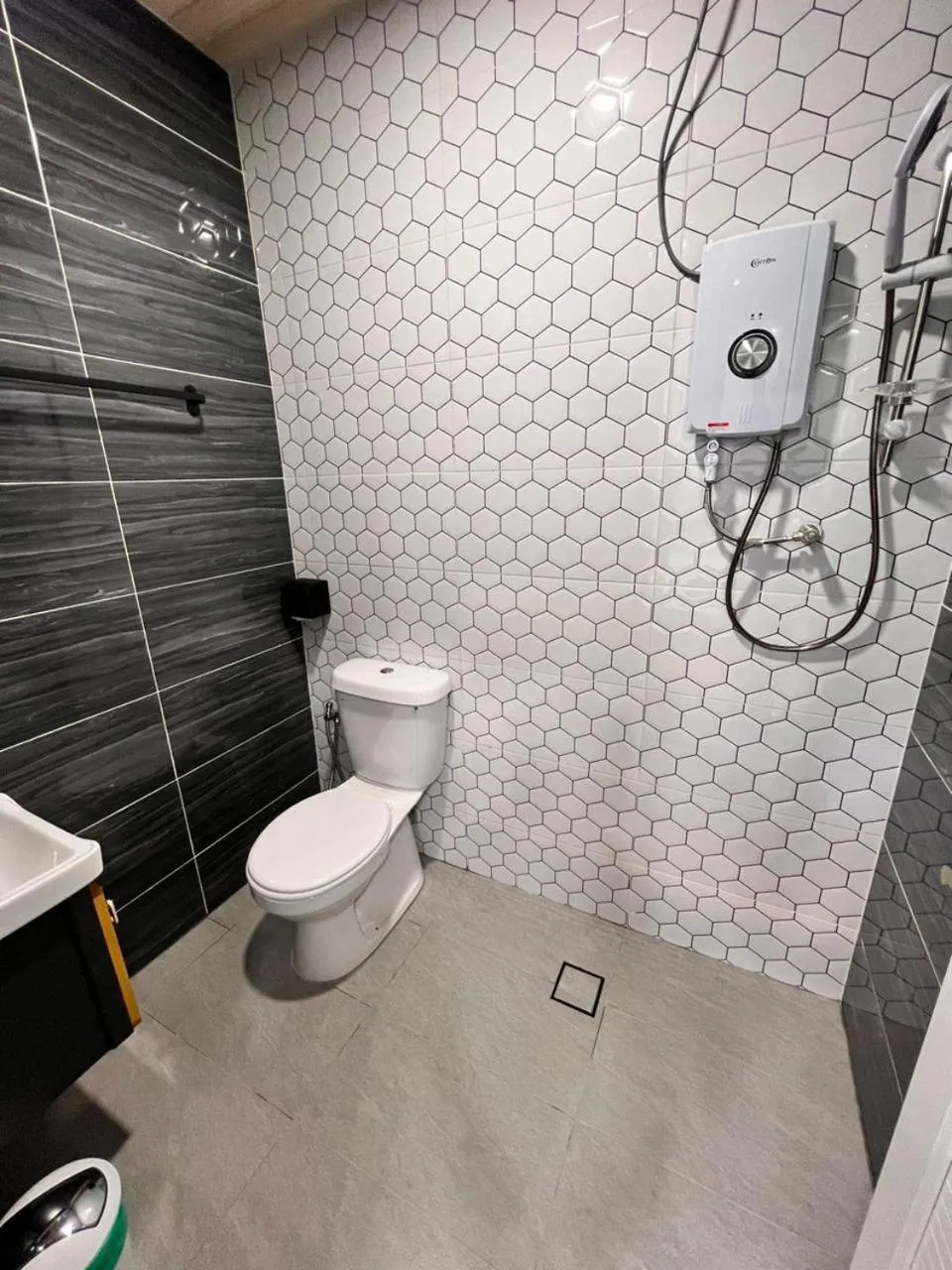 Toilet in BEATRIX HOTEL