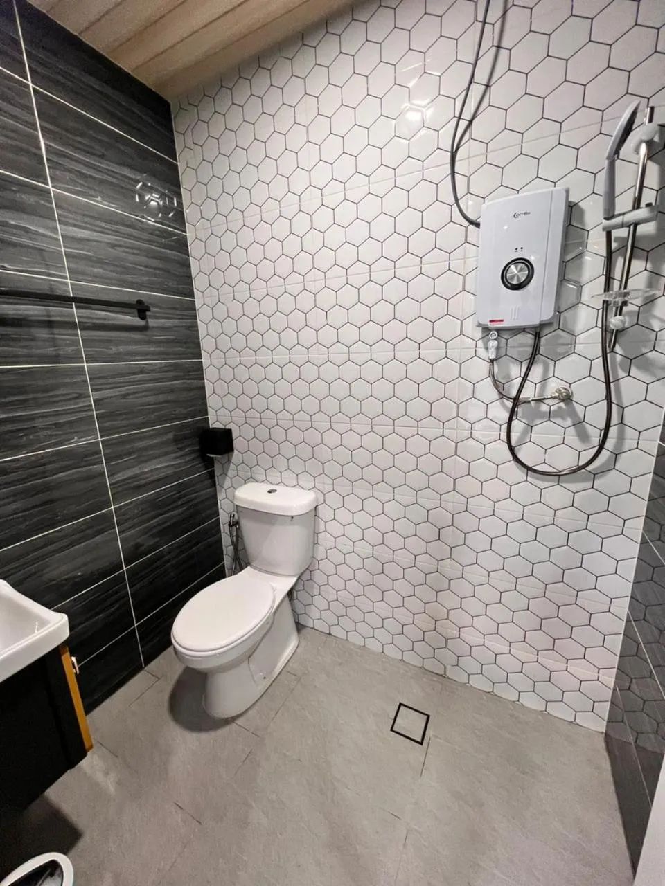 Toilet in BEATRIX HOTEL