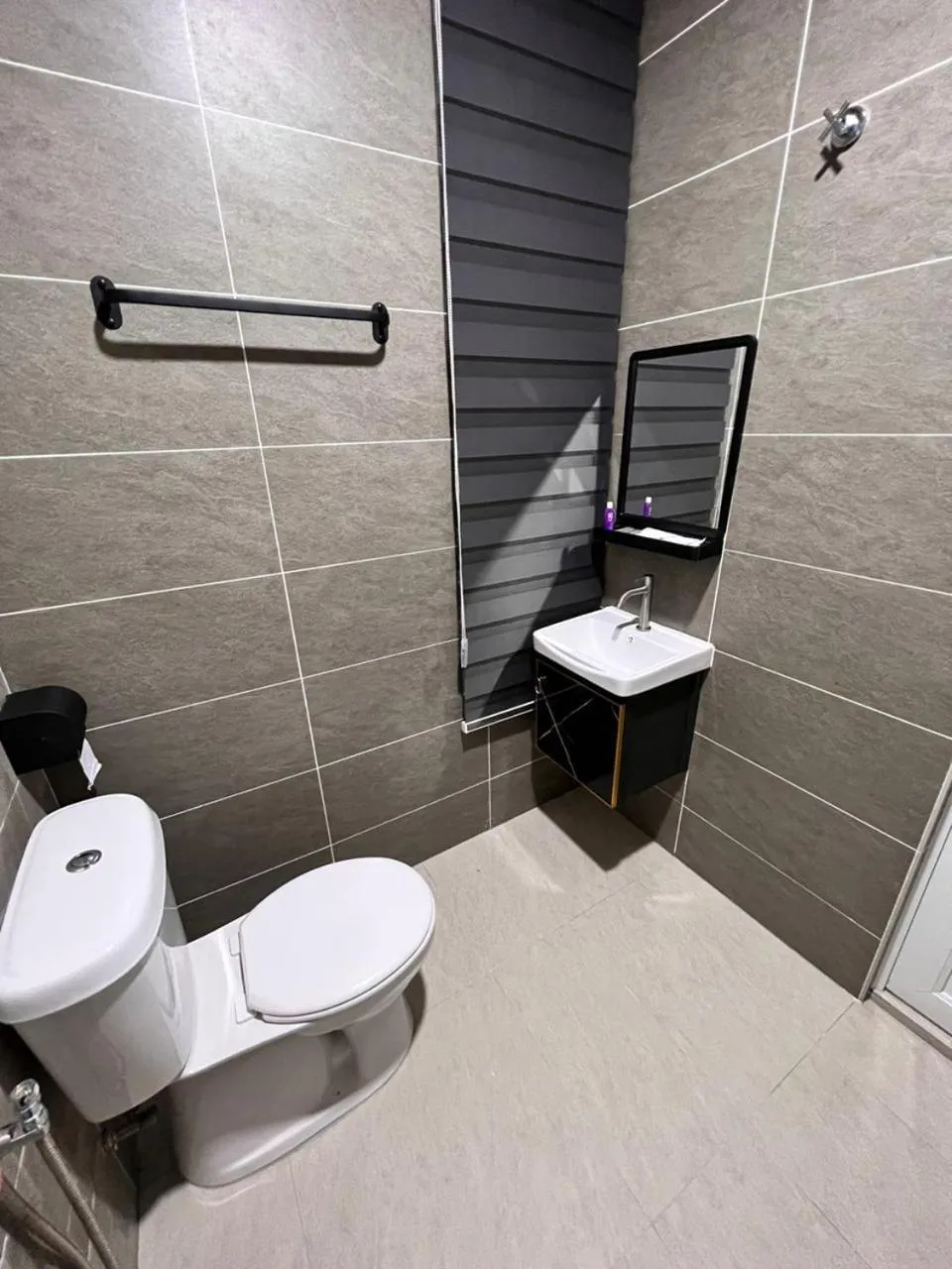 Toilet in BEATRIX HOTEL