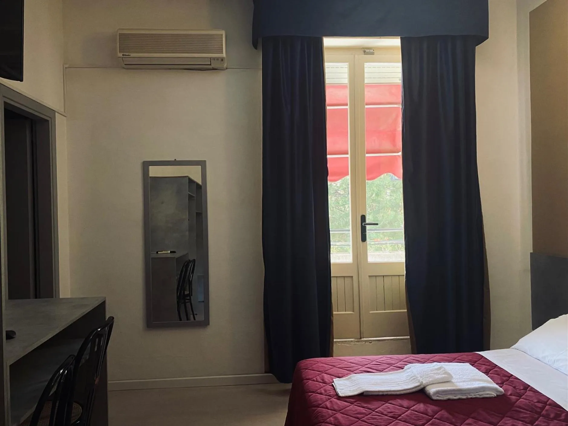 towels, Bed in Hotel New Primula