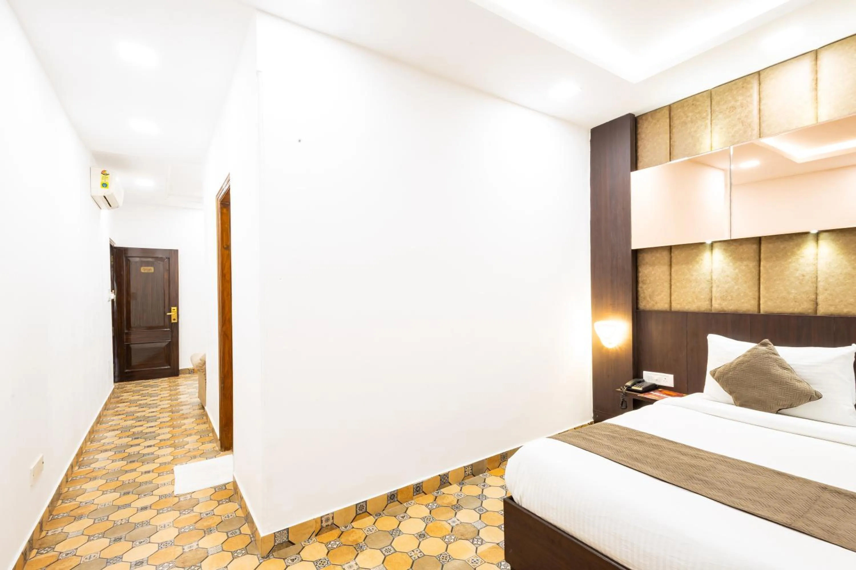 Bed in Hotel Panickers Residency - Near Ganga Ram & BLK Hospital - Karol Bagh