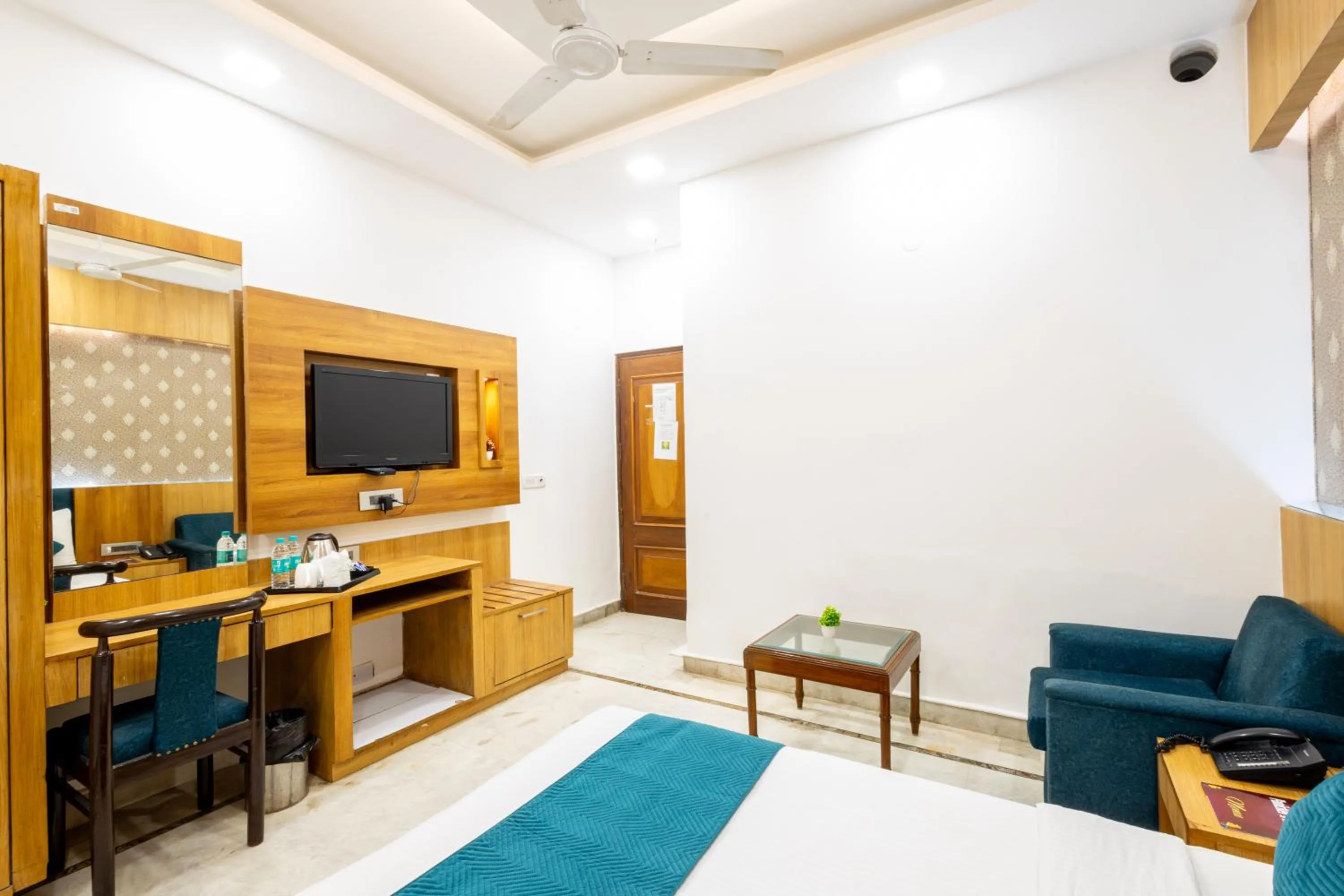 TV and multimedia, Bed in Hotel Panickers Residency - Near Ganga Ram & BLK Hospital - Karol Bagh