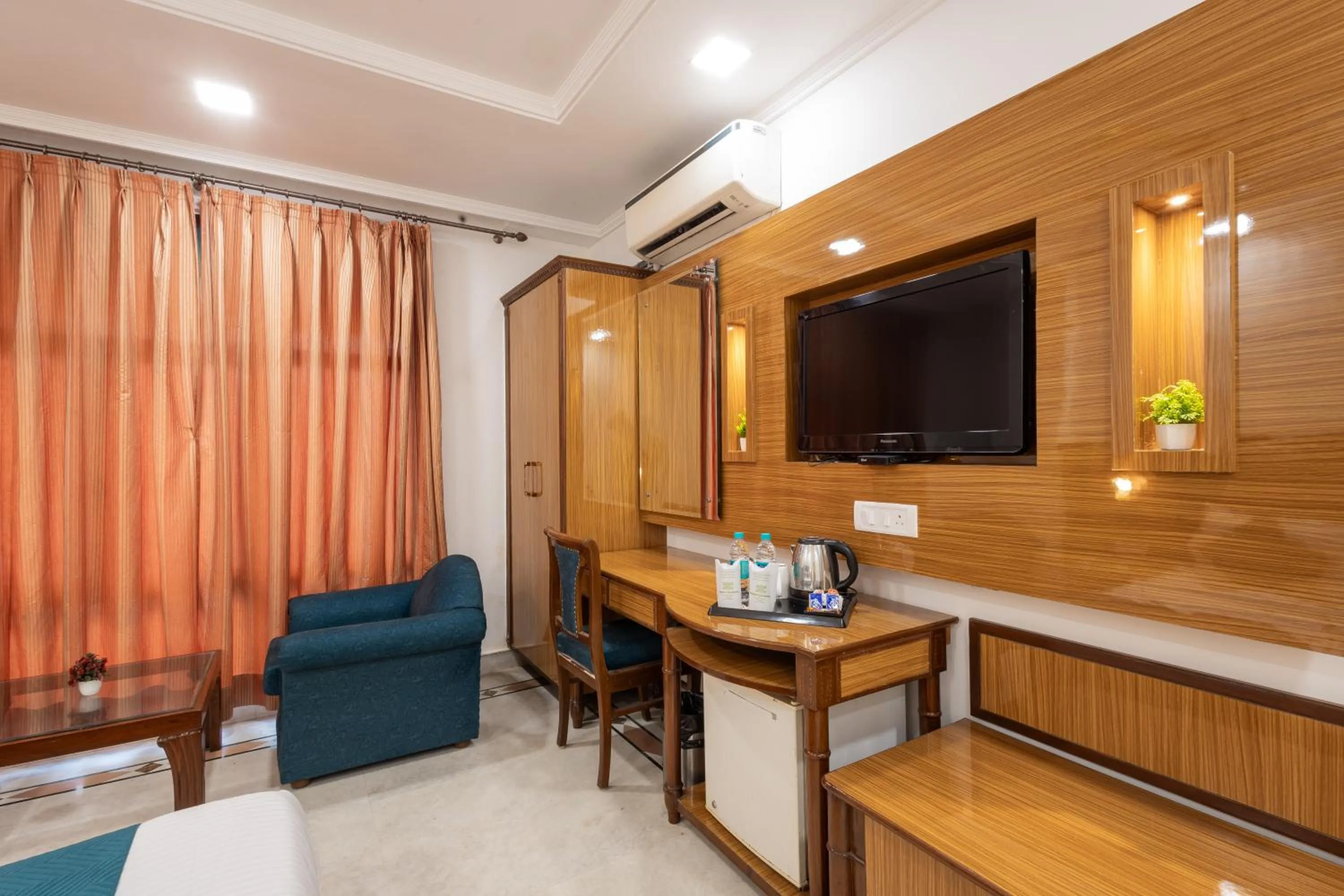 TV and multimedia in Hotel Panickers Residency - Near Ganga Ram & BLK Hospital - Karol Bagh