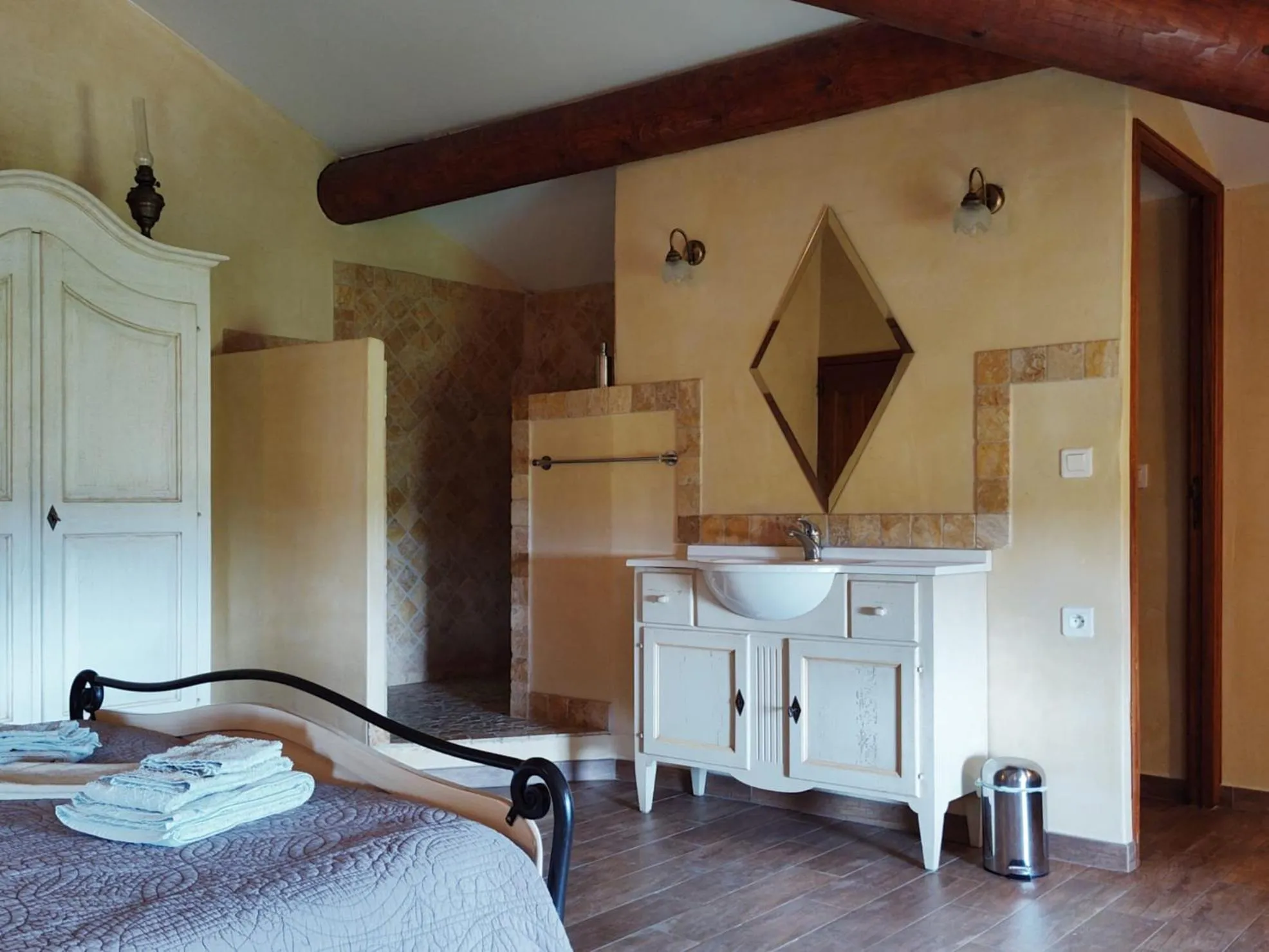 Bed in Ferme de Palumiane - Chambres climatisées