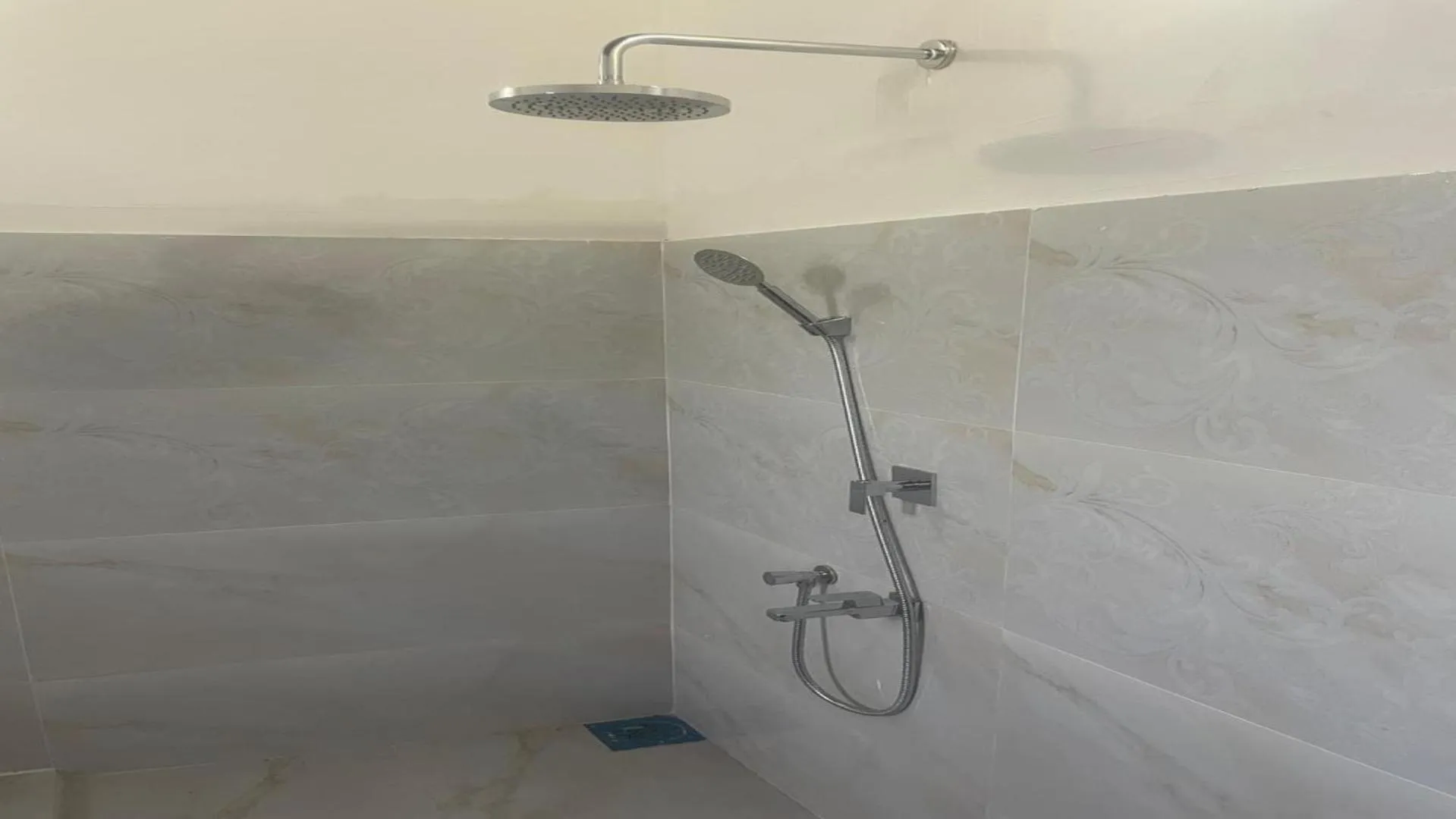 Bathroom in Randi Homestay