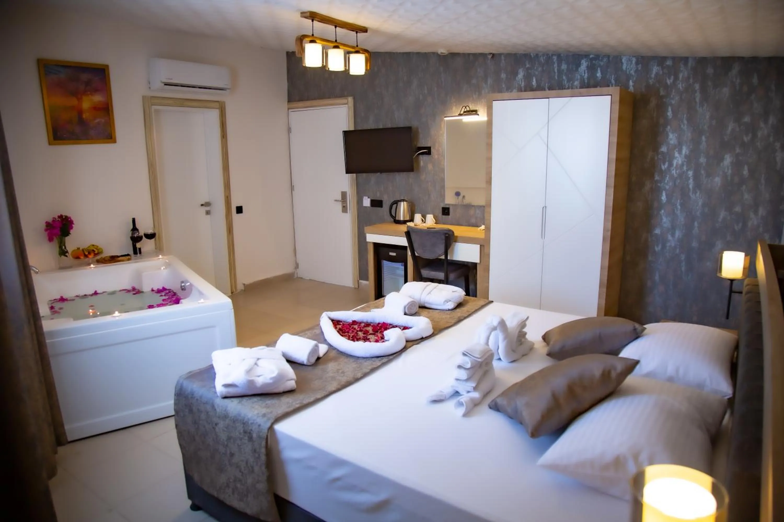 Photo of the whole room, Bed in Bloomtalya Hotel