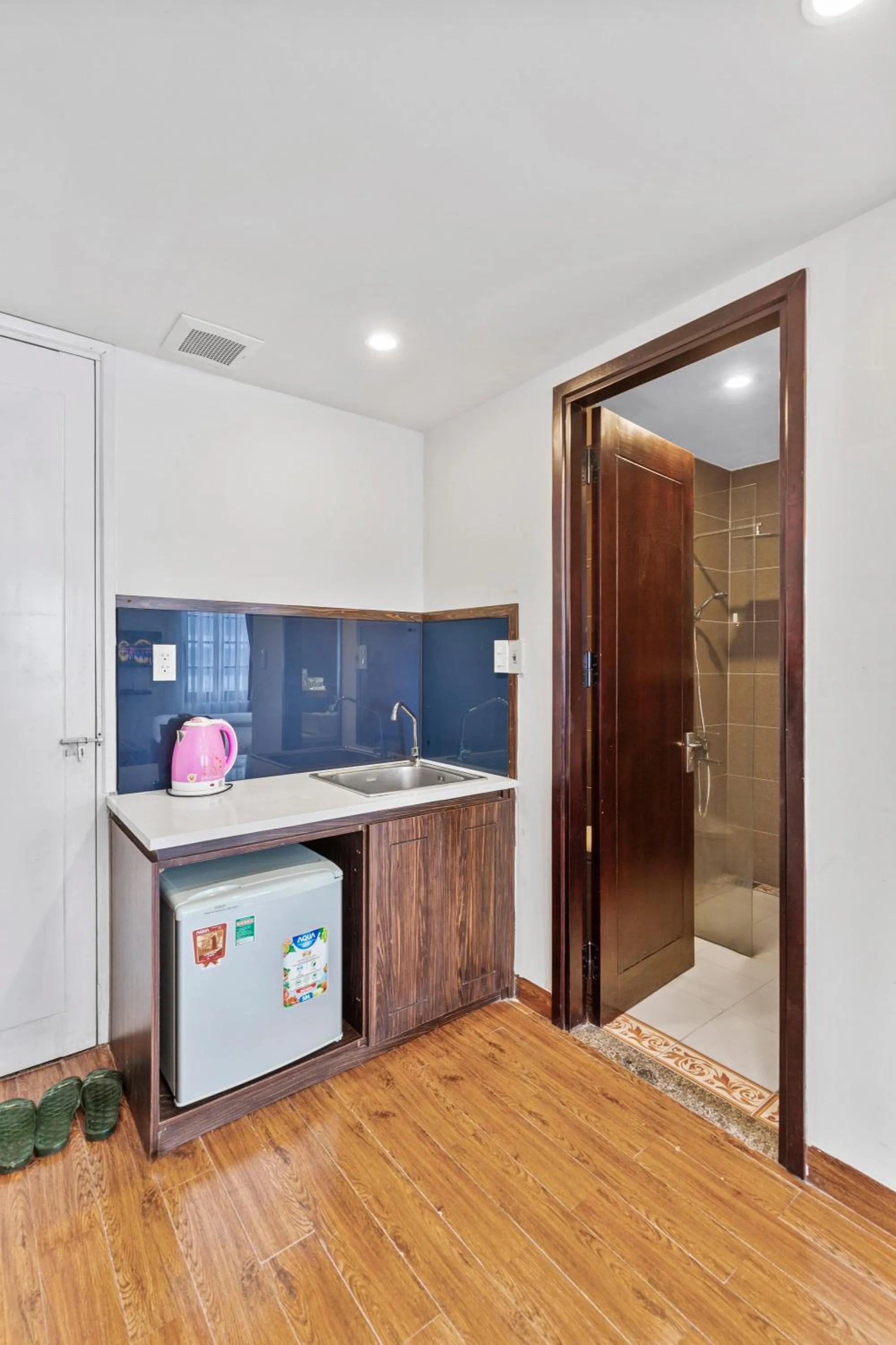 Toilet in Amis Hotel & Apartment - 50m to My Khe Beach