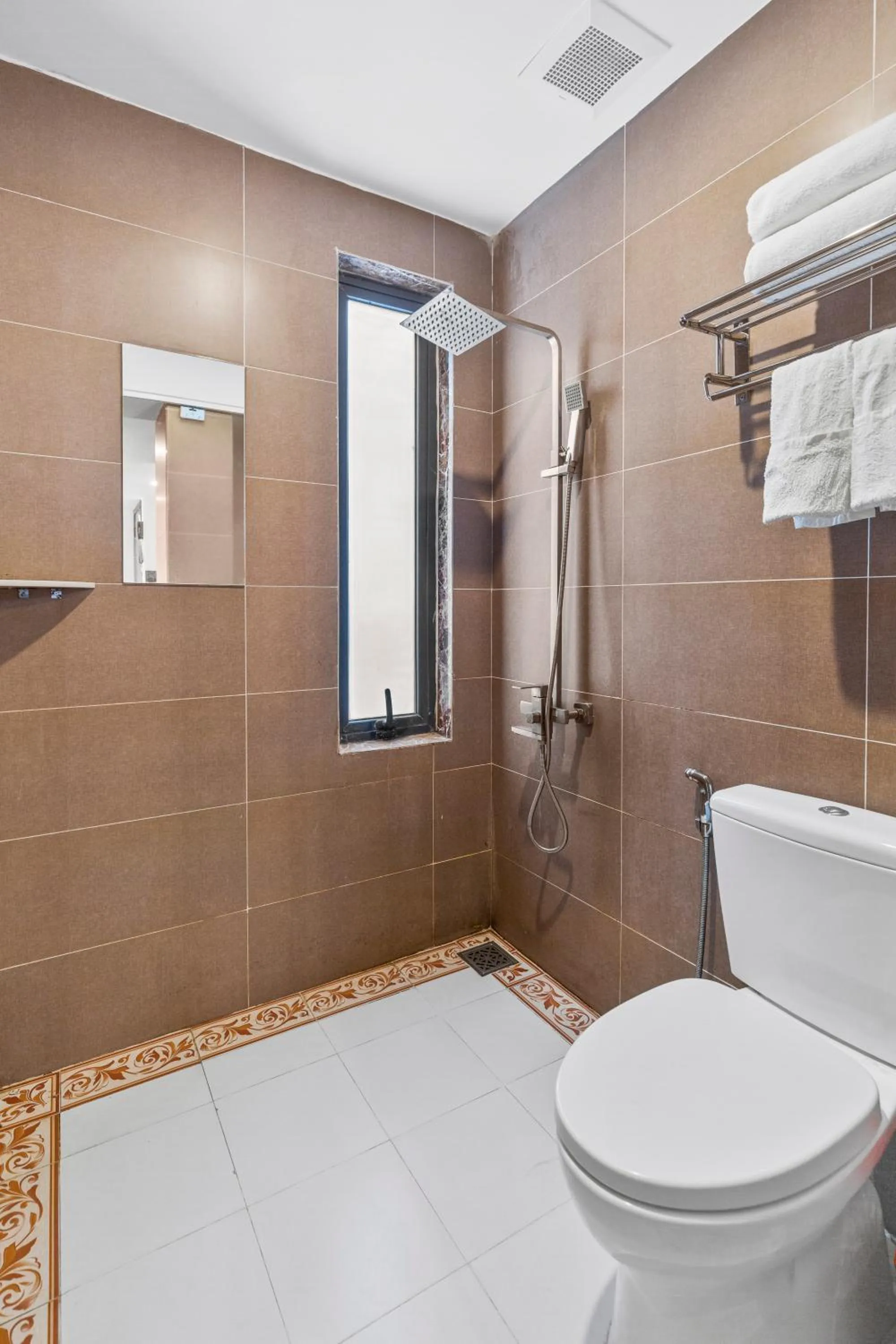 Shower in Amis Hotel & Apartment - 50m to My Khe Beach